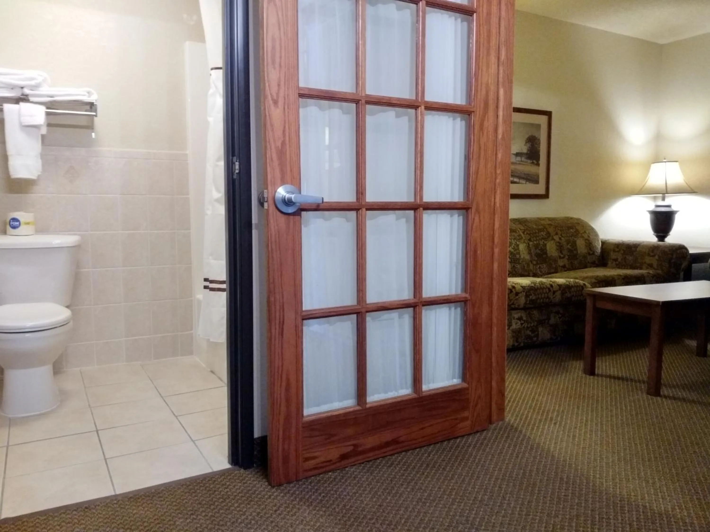 Madelia Hotel & Suites