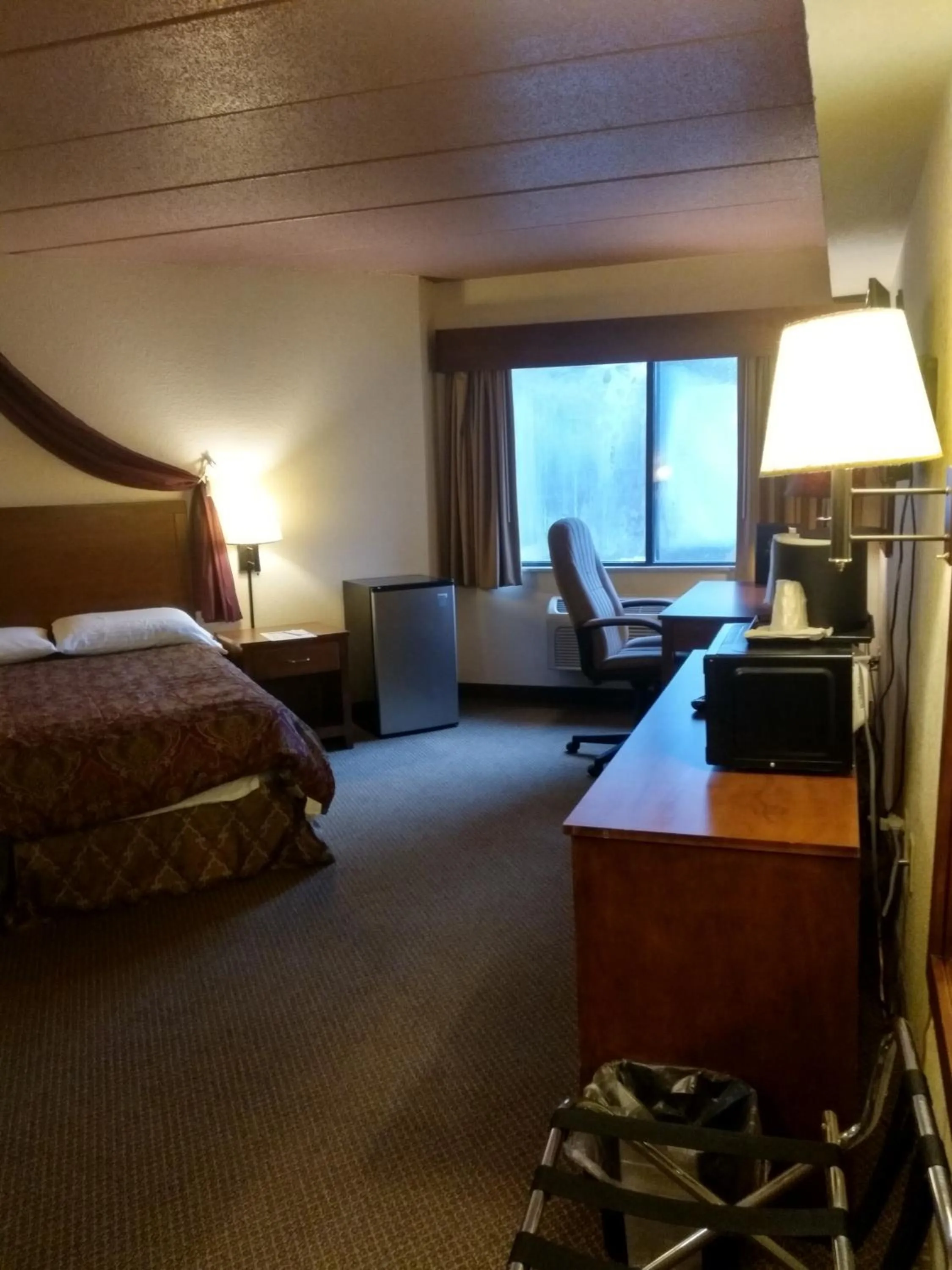 Bed in Madelia Hotel & Suites