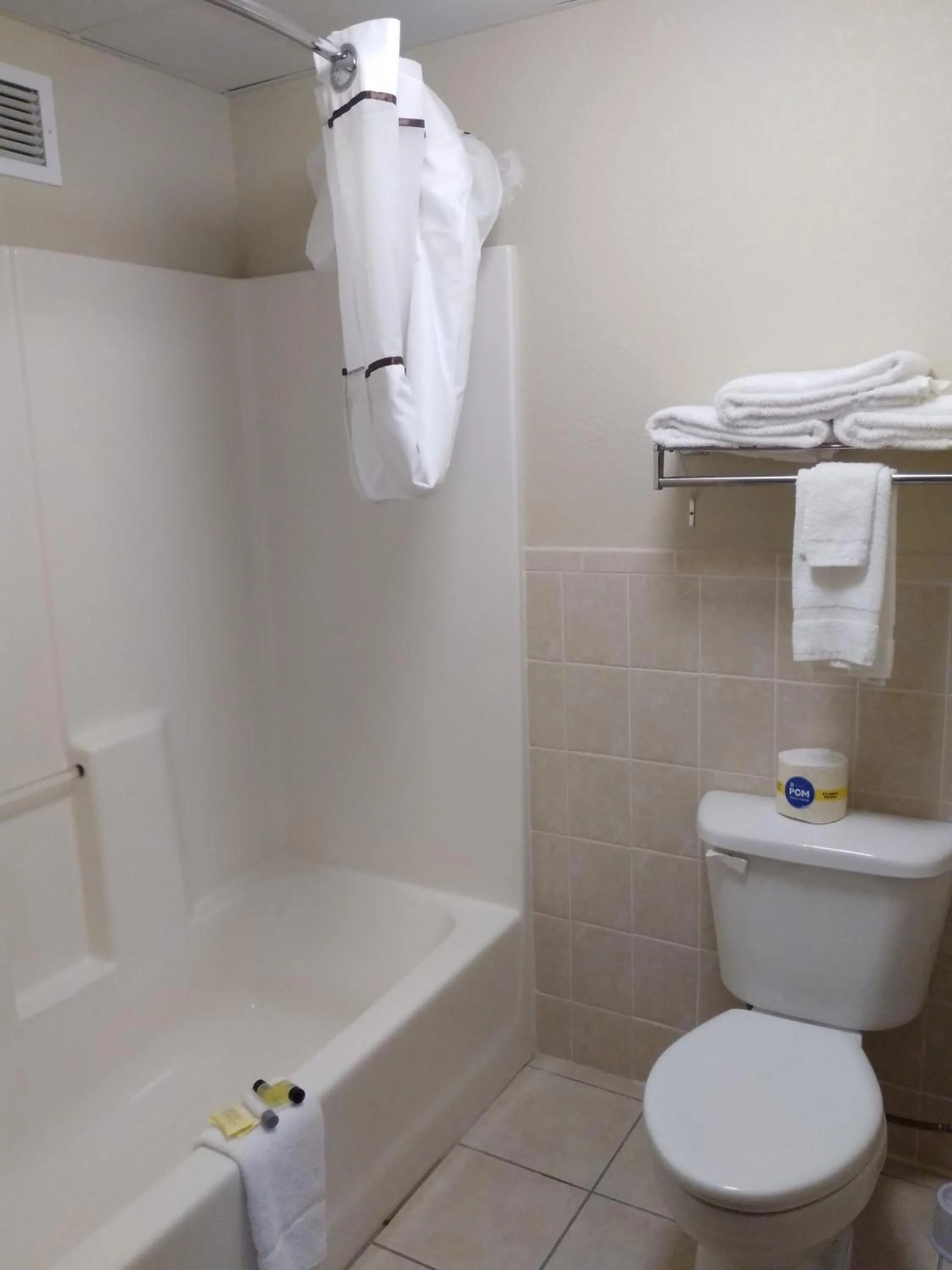 Madelia Hotel & Suites