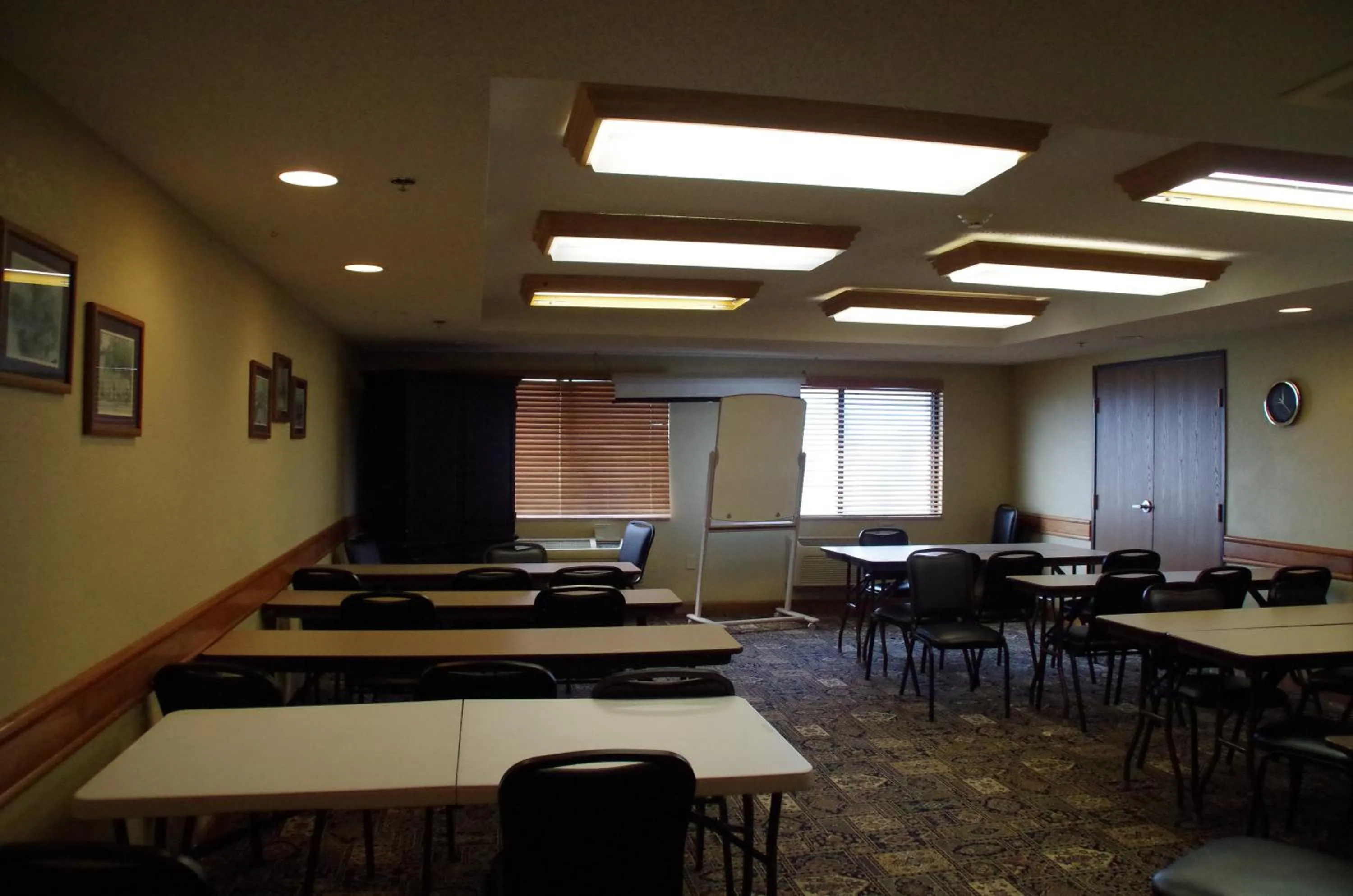 Meeting/conference room in Madelia Hotel & Suites