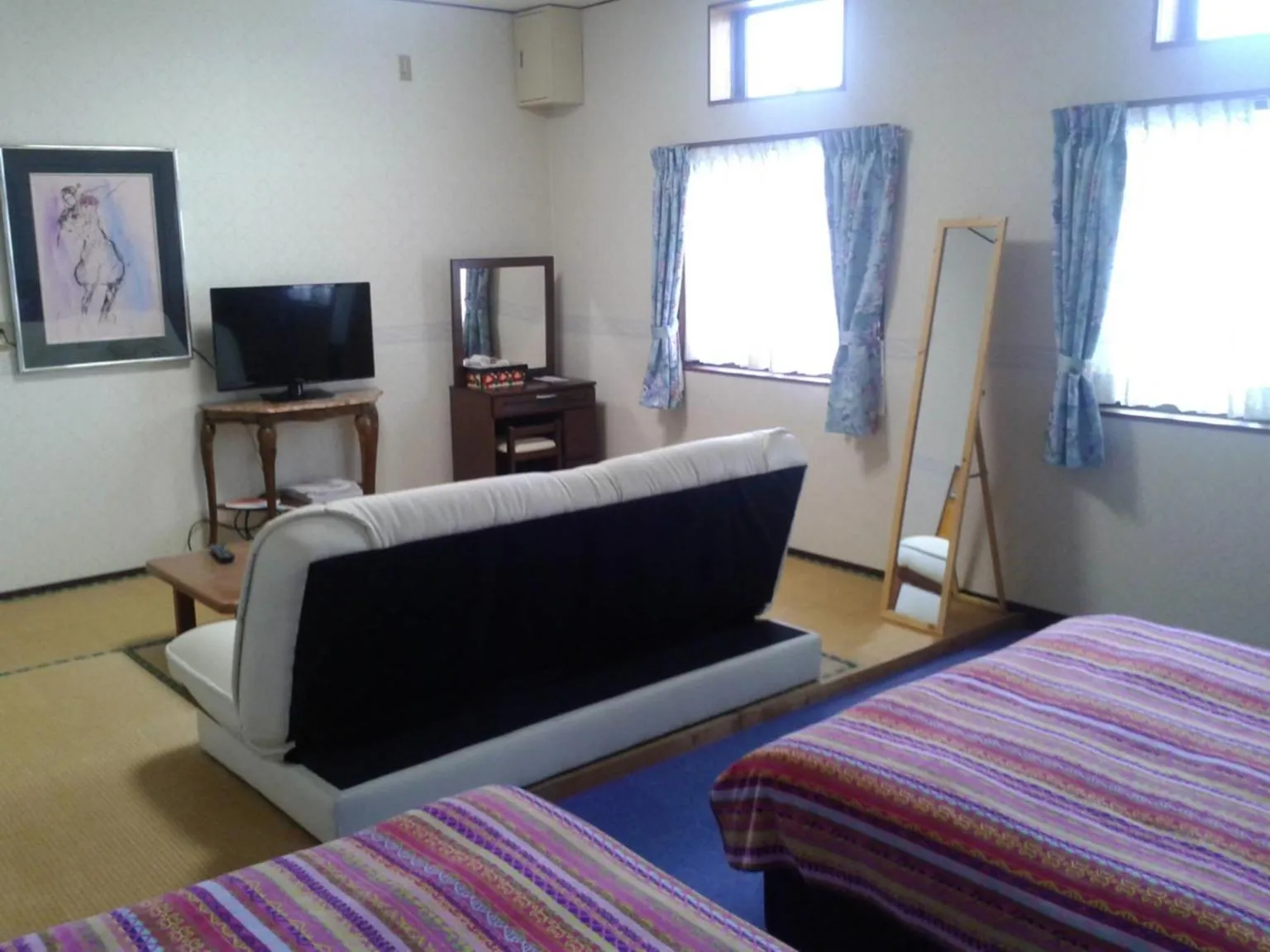 Photo of the whole room, Bed in Hitoyoshi Morinohall Ladies in - Female Only