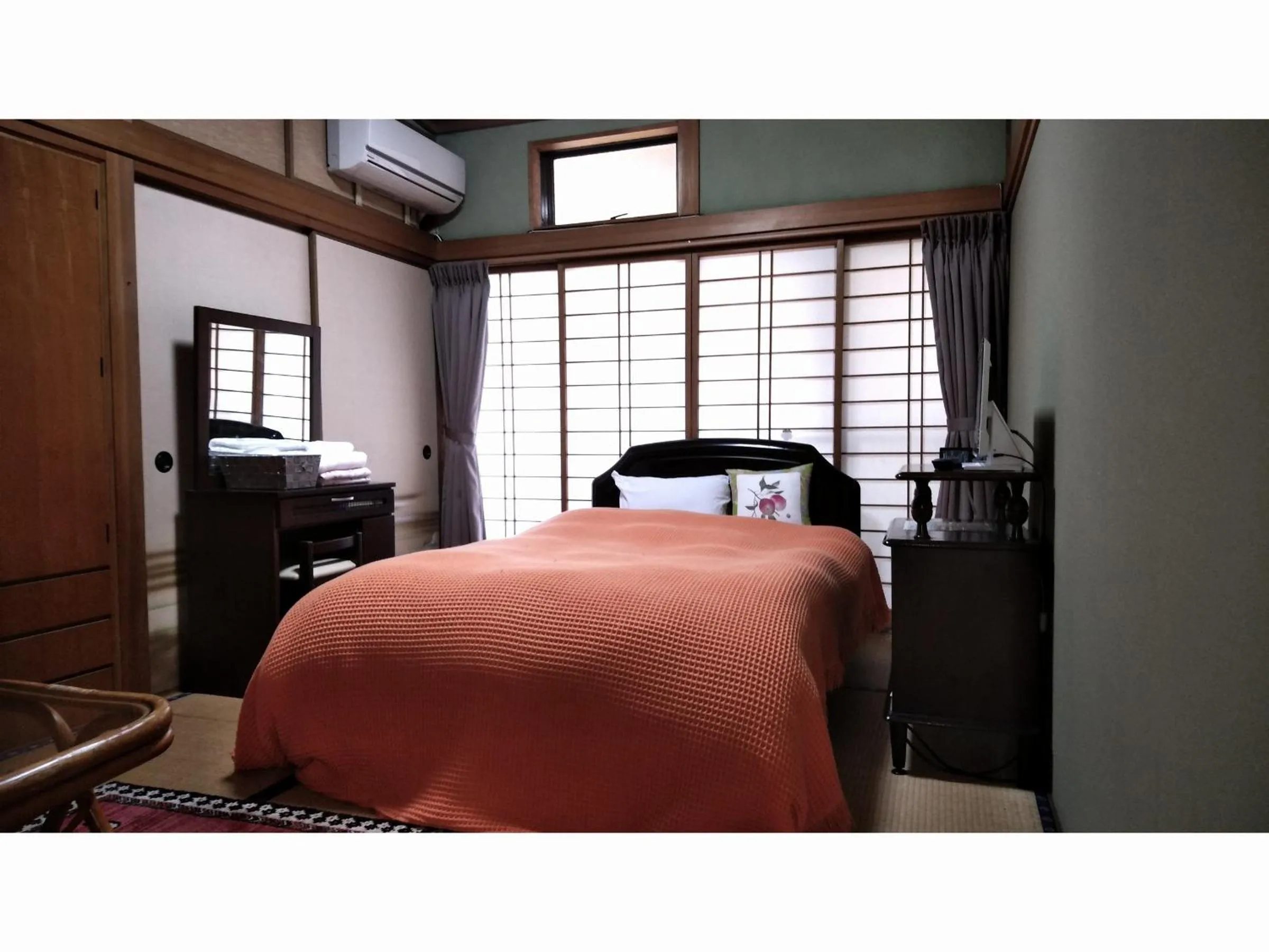 Photo of the whole room, Bed in Hitoyoshi Morinohall Ladies in - Female Only