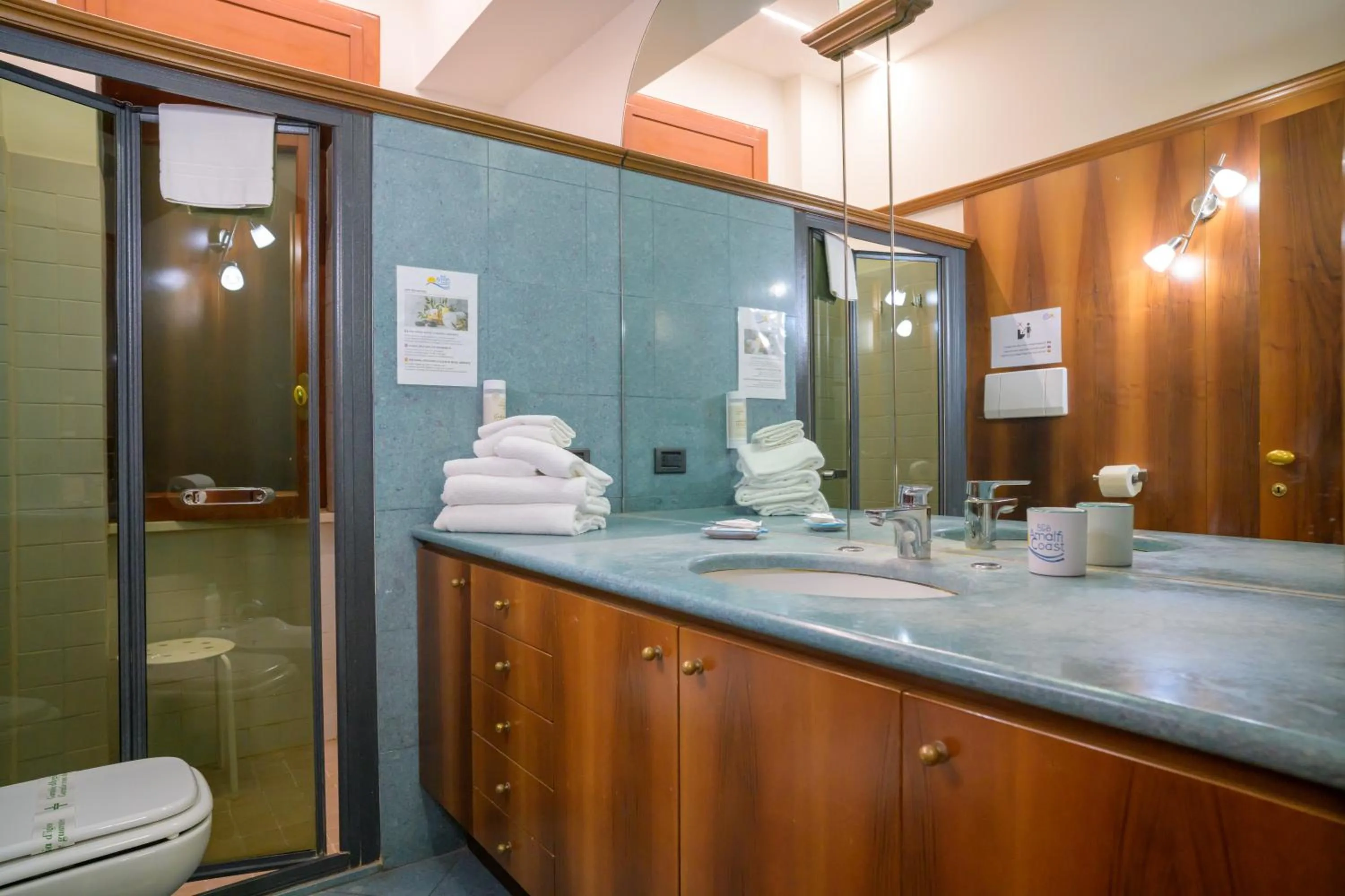 Shower in B&B Amalfi Coast Salerno