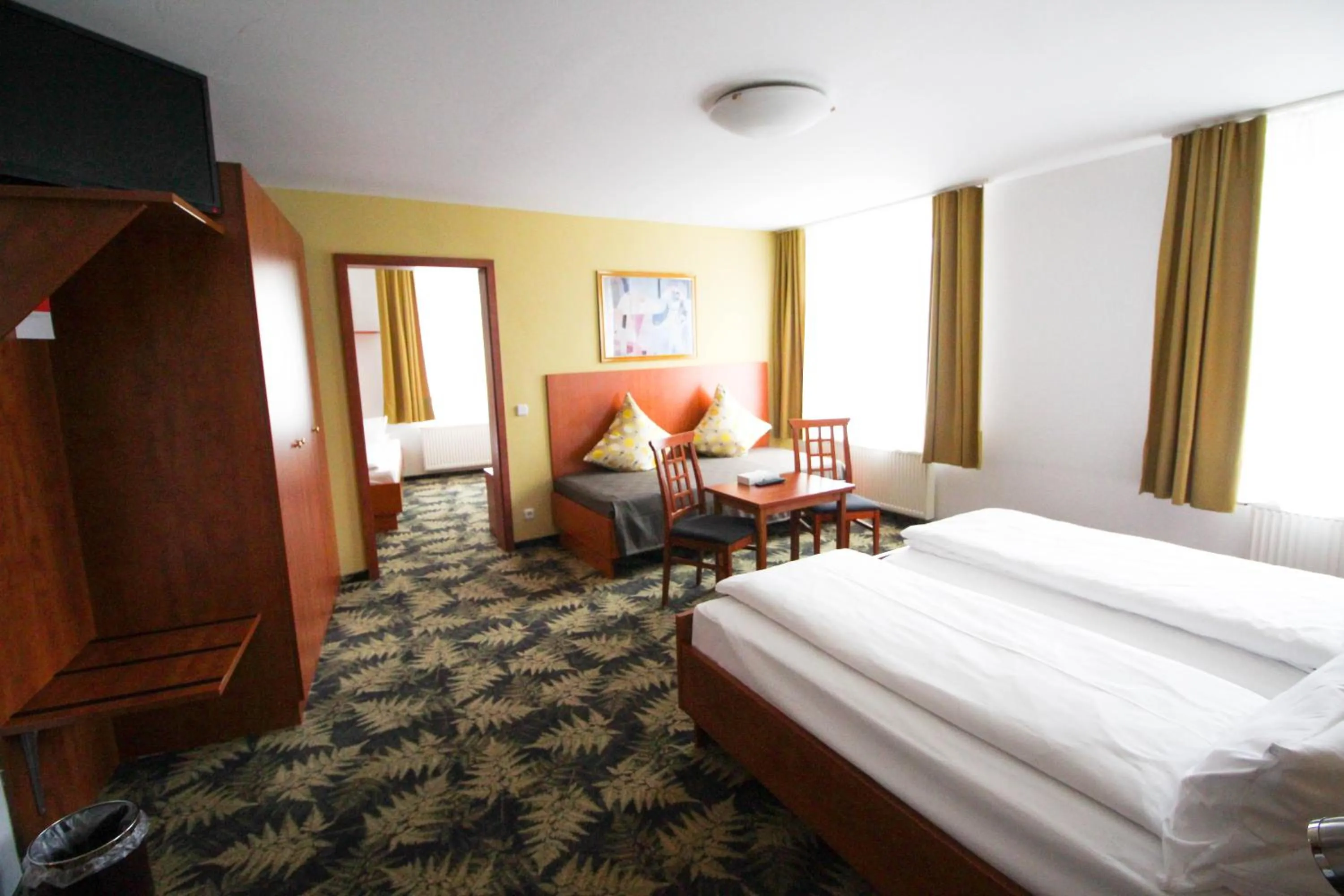 Photo of the whole room, Bed in Hotel Der Tannenbaum