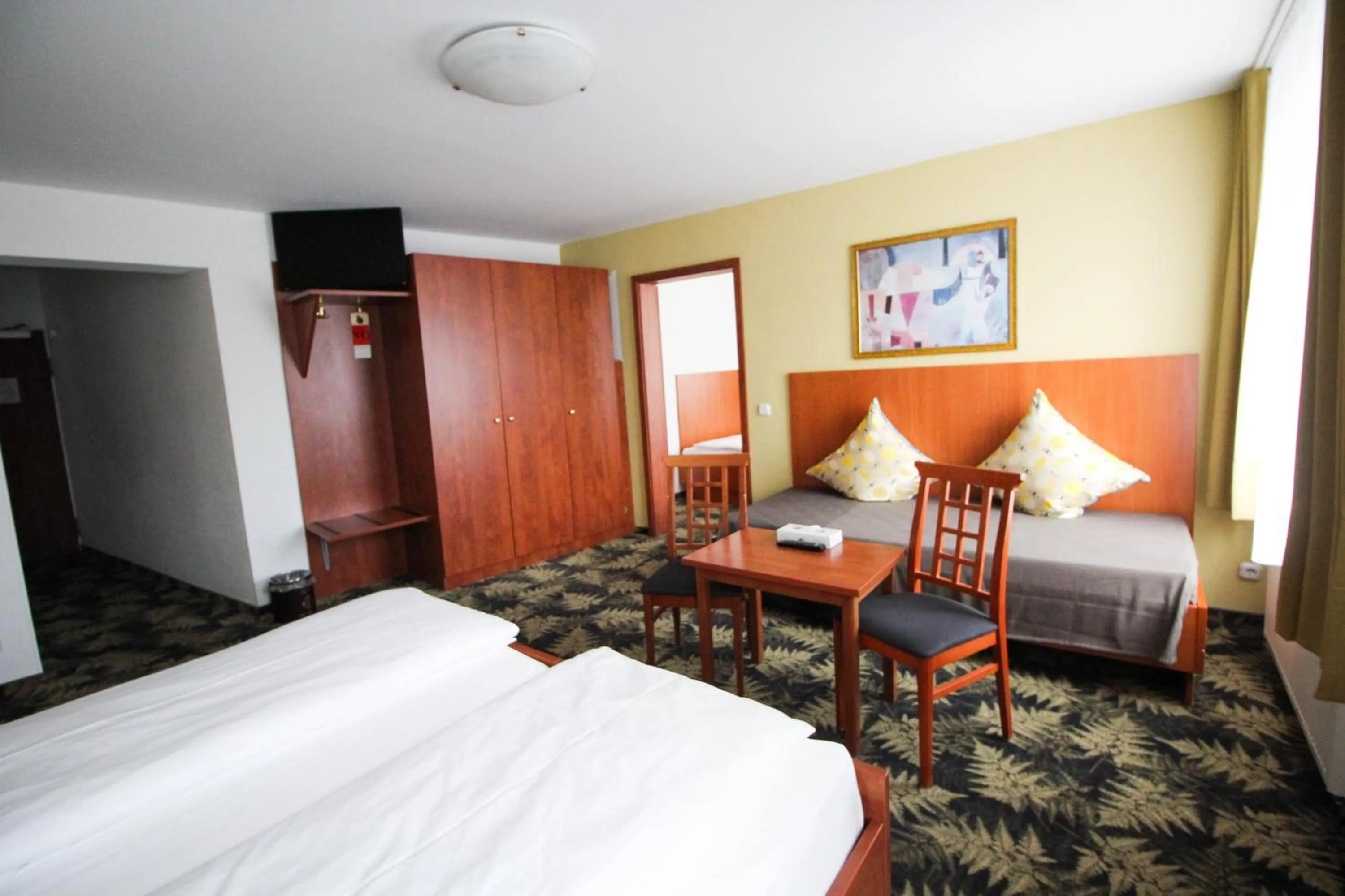 Photo of the whole room, Bed in Hotel Der Tannenbaum