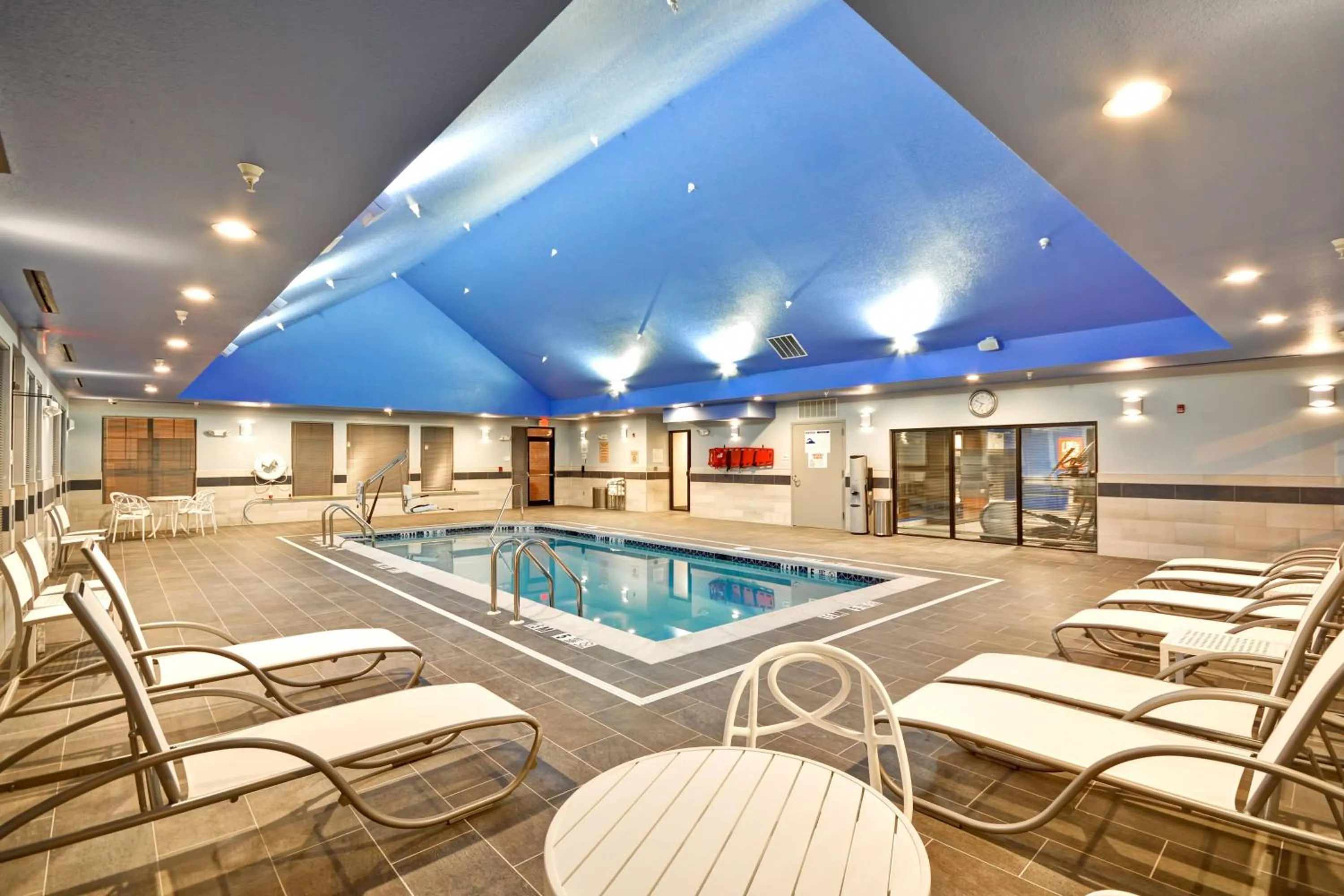Swimming pool in TownePlace Suites by Marriott Dover Rockaway