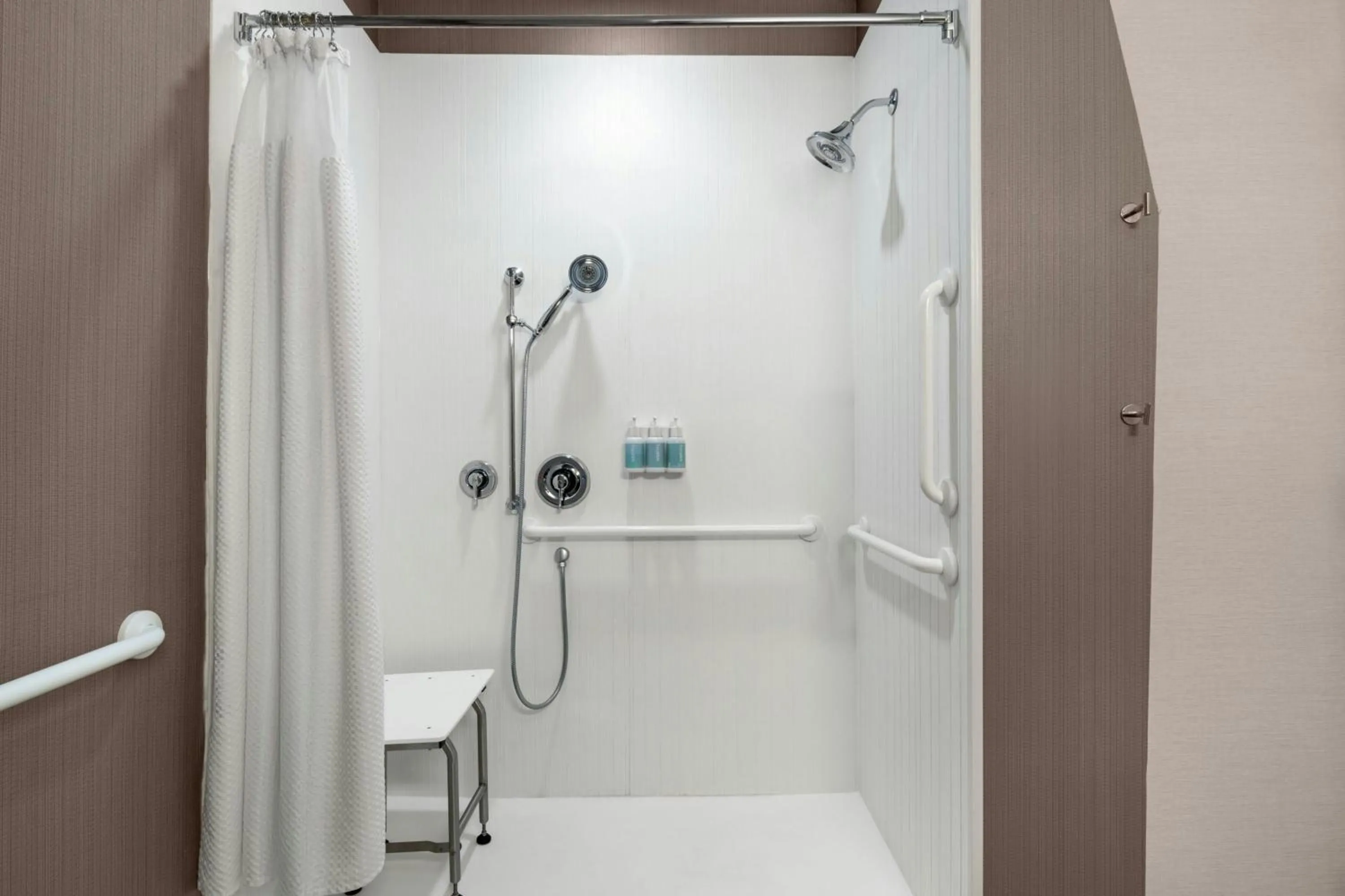 Bathroom in Courtyard by Marriott Fayetteville Fort Liberty - Spring Lake