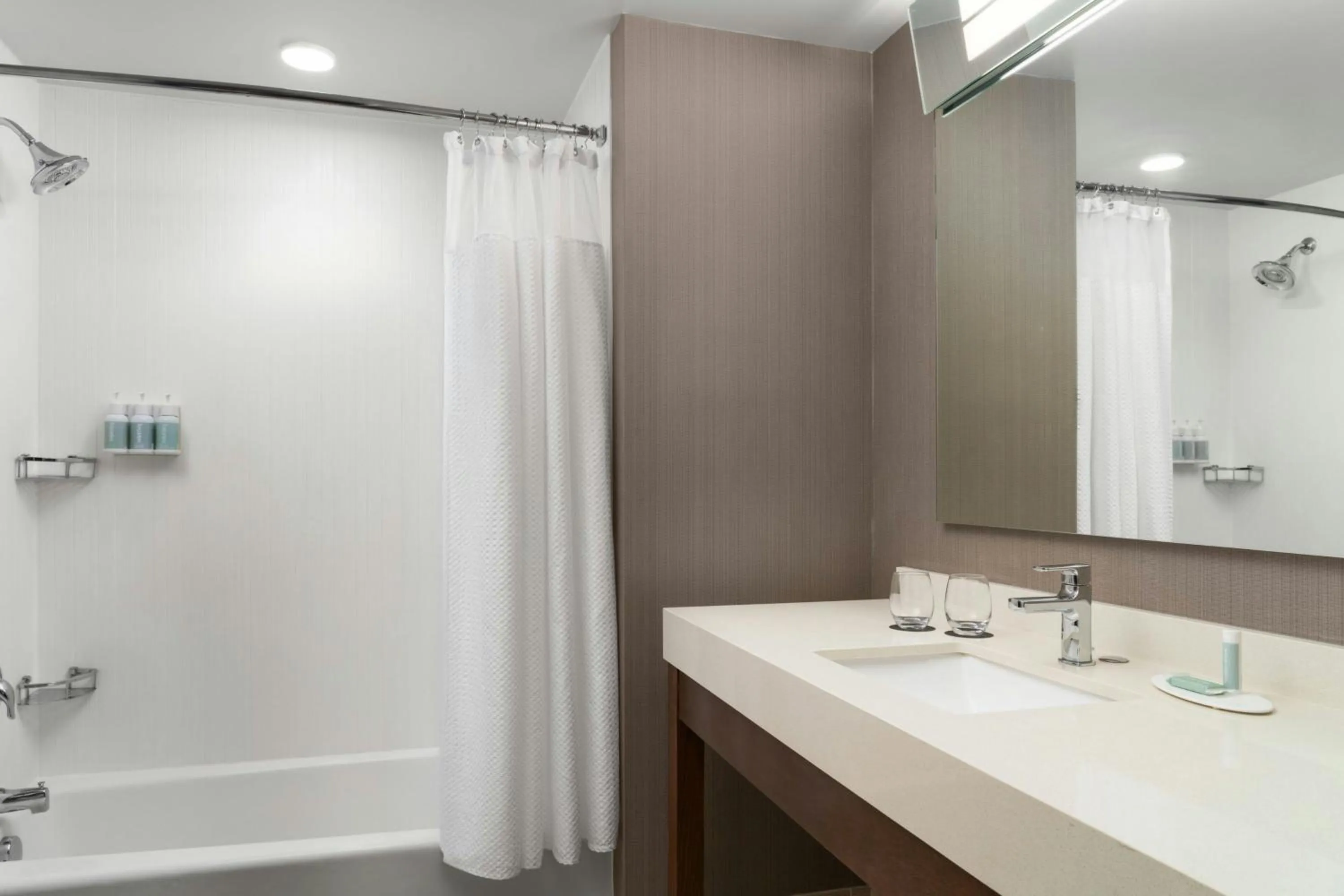 Bathroom in Courtyard by Marriott Fayetteville Fort Liberty - Spring Lake