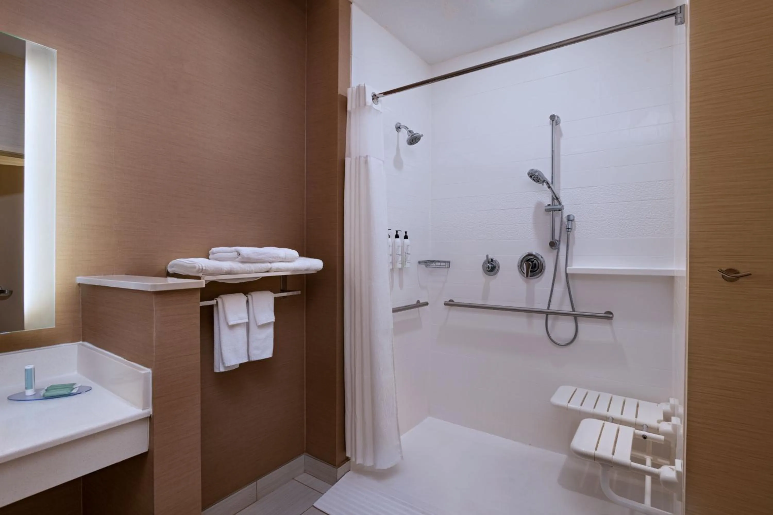 Bathroom in Fairfield Inn & Suites by Marriott Lincoln Airport