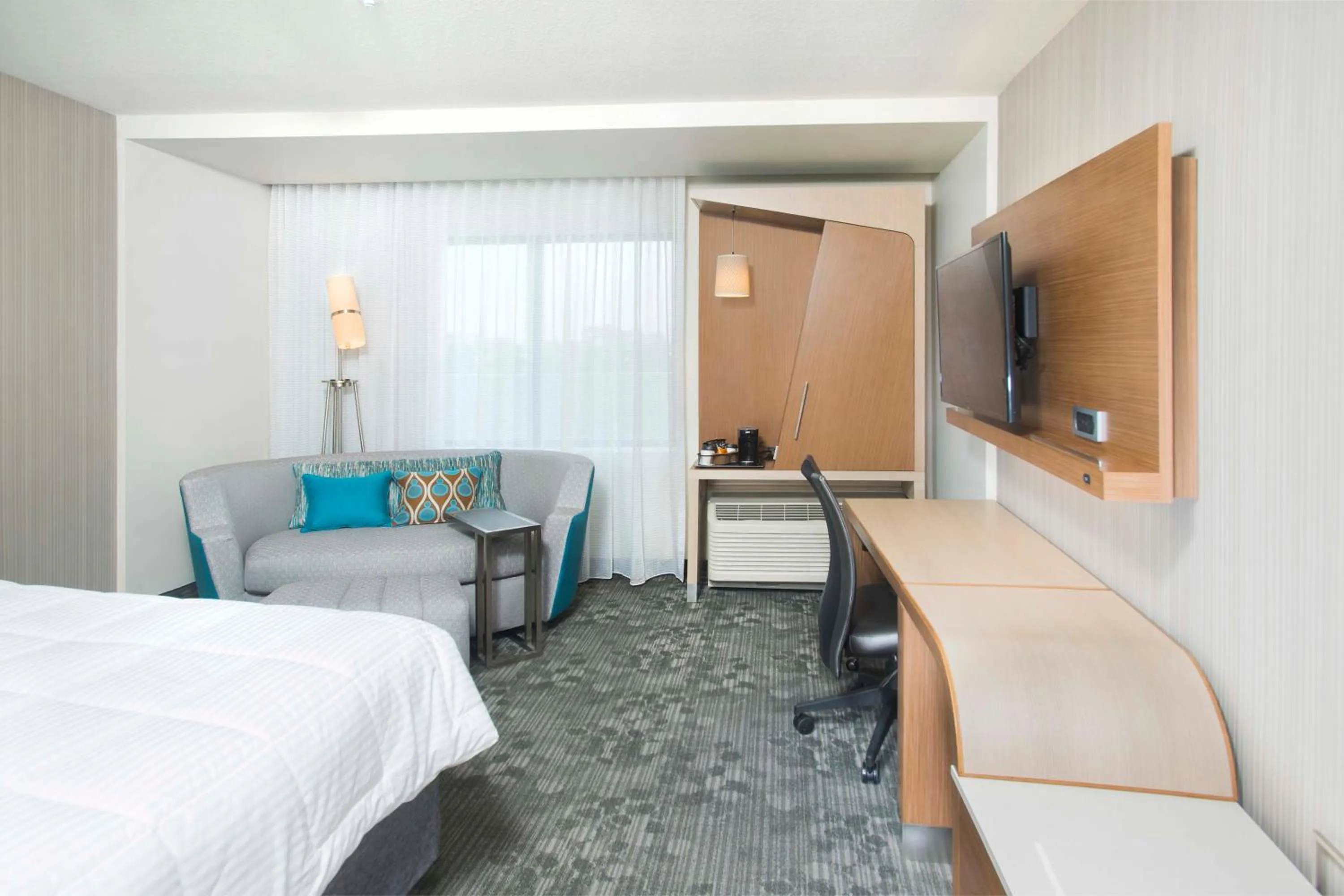 TV and multimedia, Bed in Courtyard by Marriott Redwood City
