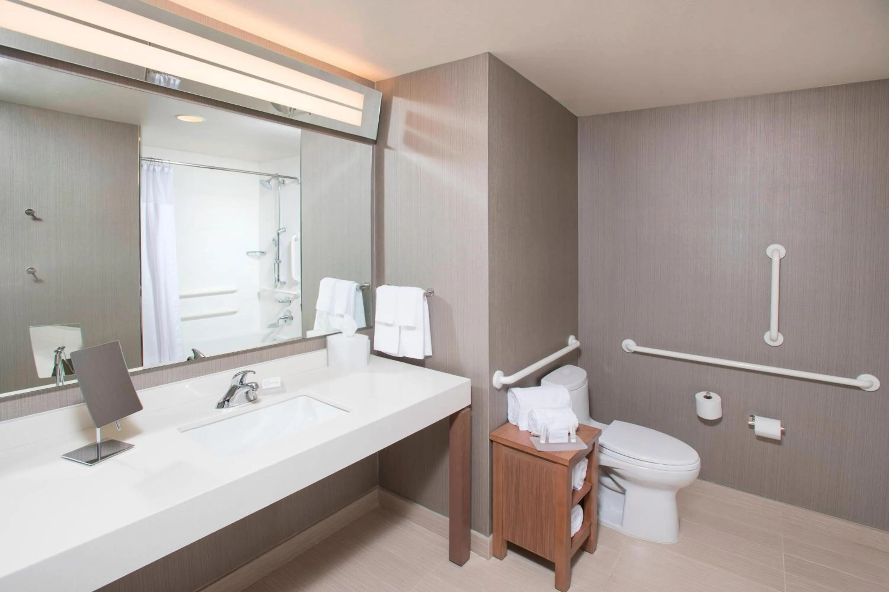 Bathroom in Courtyard by Marriott Redwood City