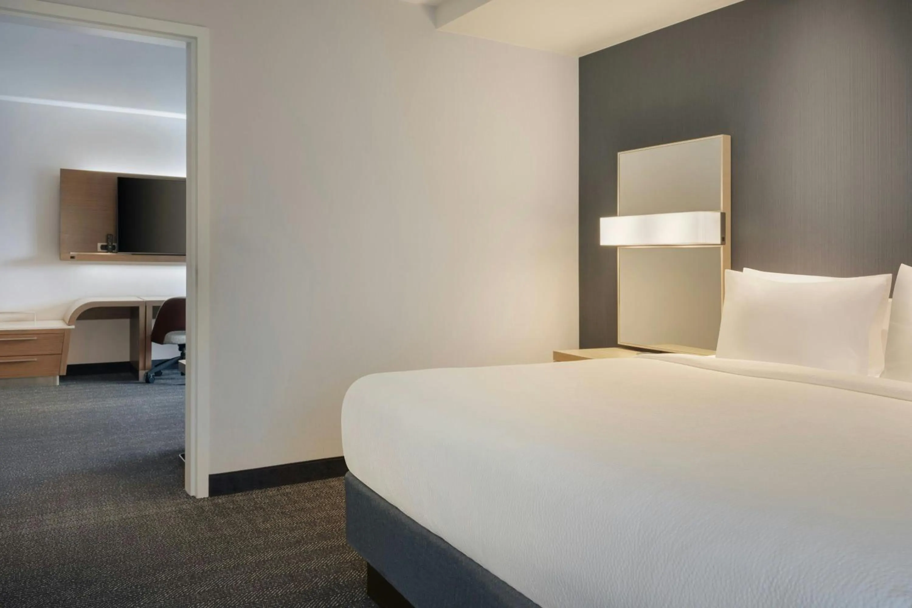 Bedroom, Bed in Courtyard by Marriott Redwood City