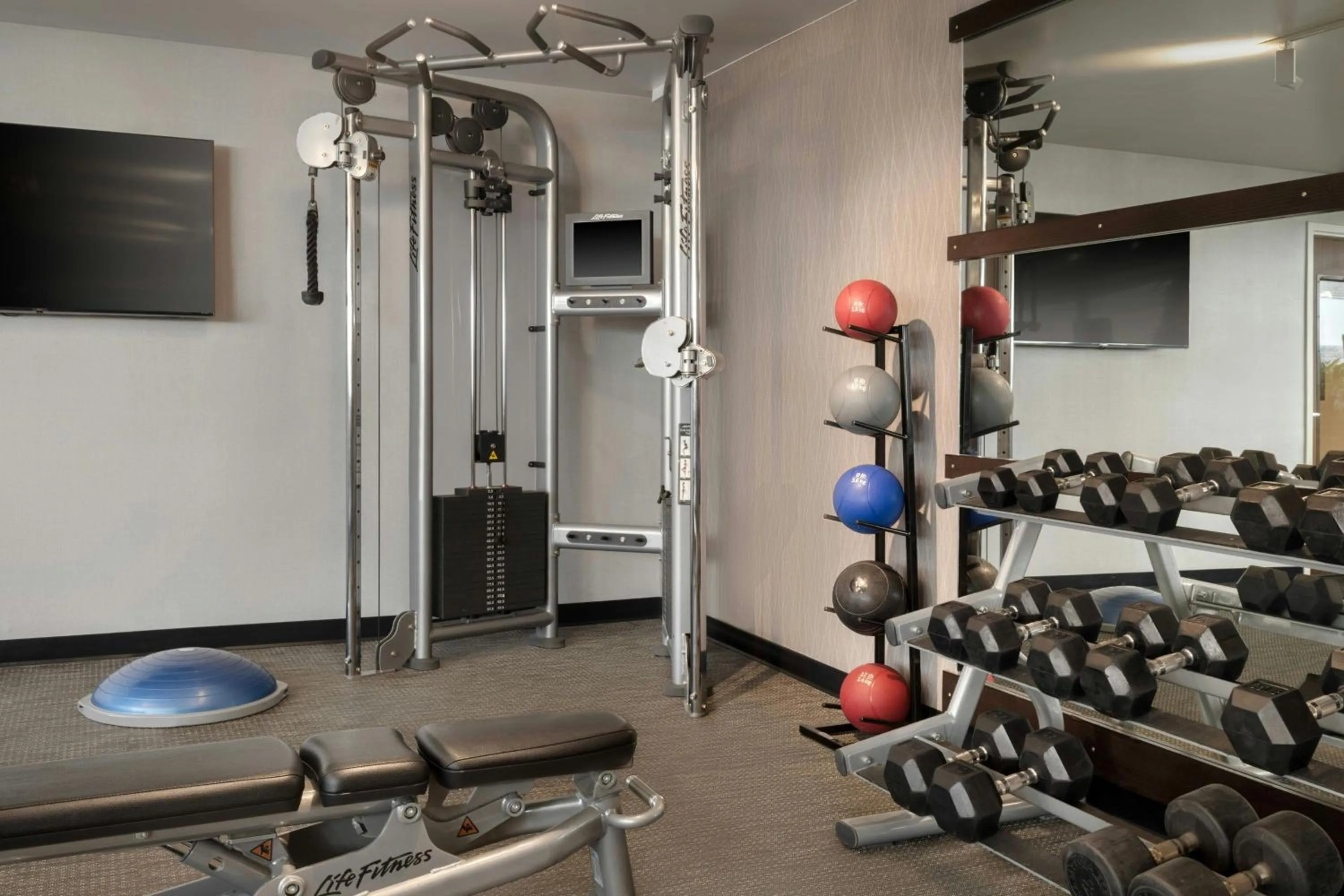 Fitness centre/facilities in Courtyard by Marriott Redwood City