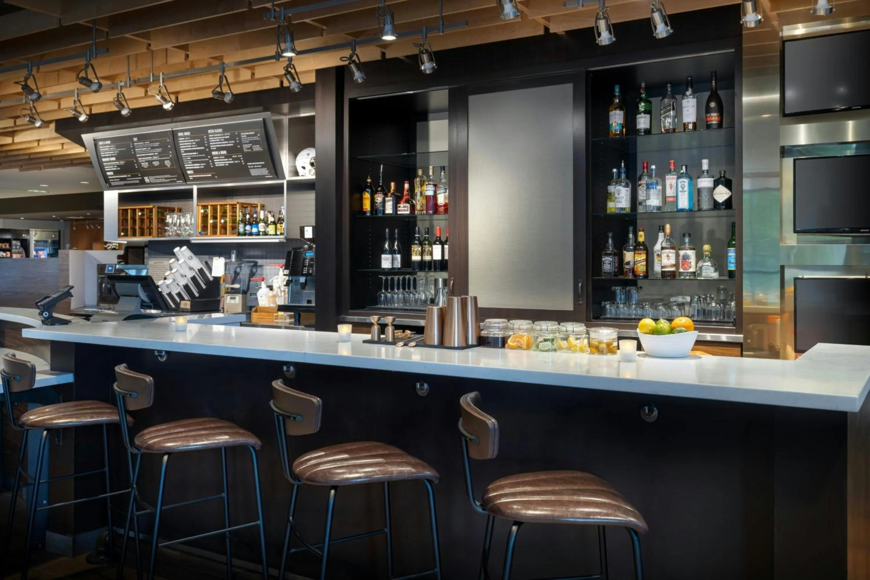 Lounge or bar in Courtyard by Marriott Redwood City