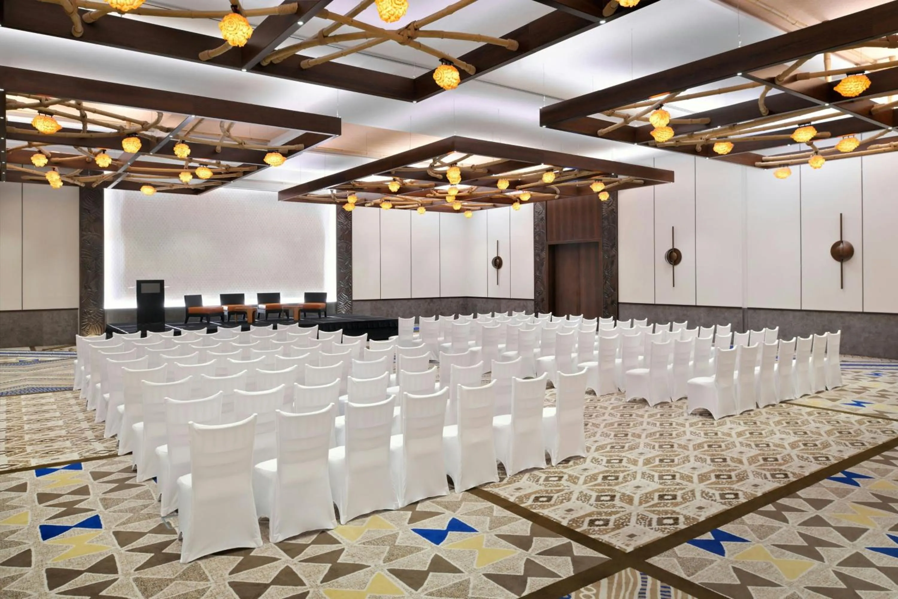 Entertainment in Lapita, Dubai Parks and Resorts, Autograph Collection