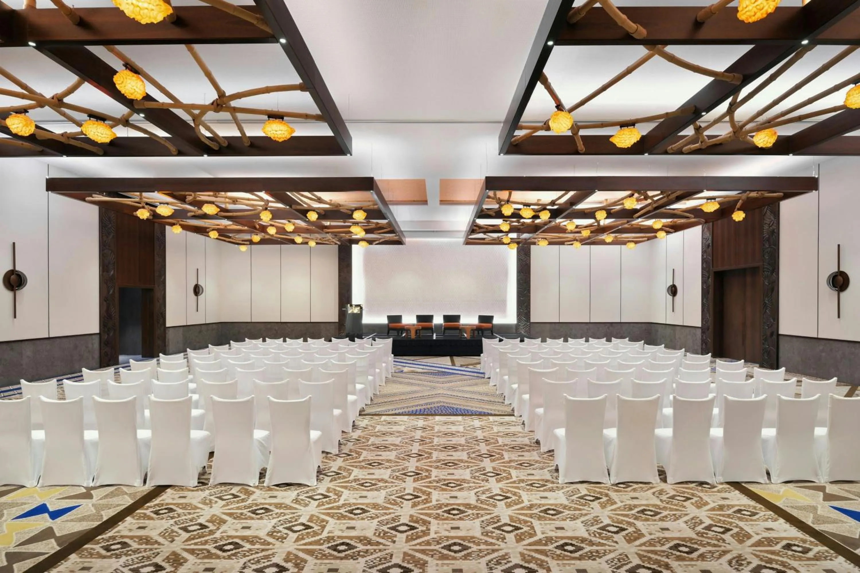 Entertainment in Lapita, Dubai Parks and Resorts, Autograph Collection