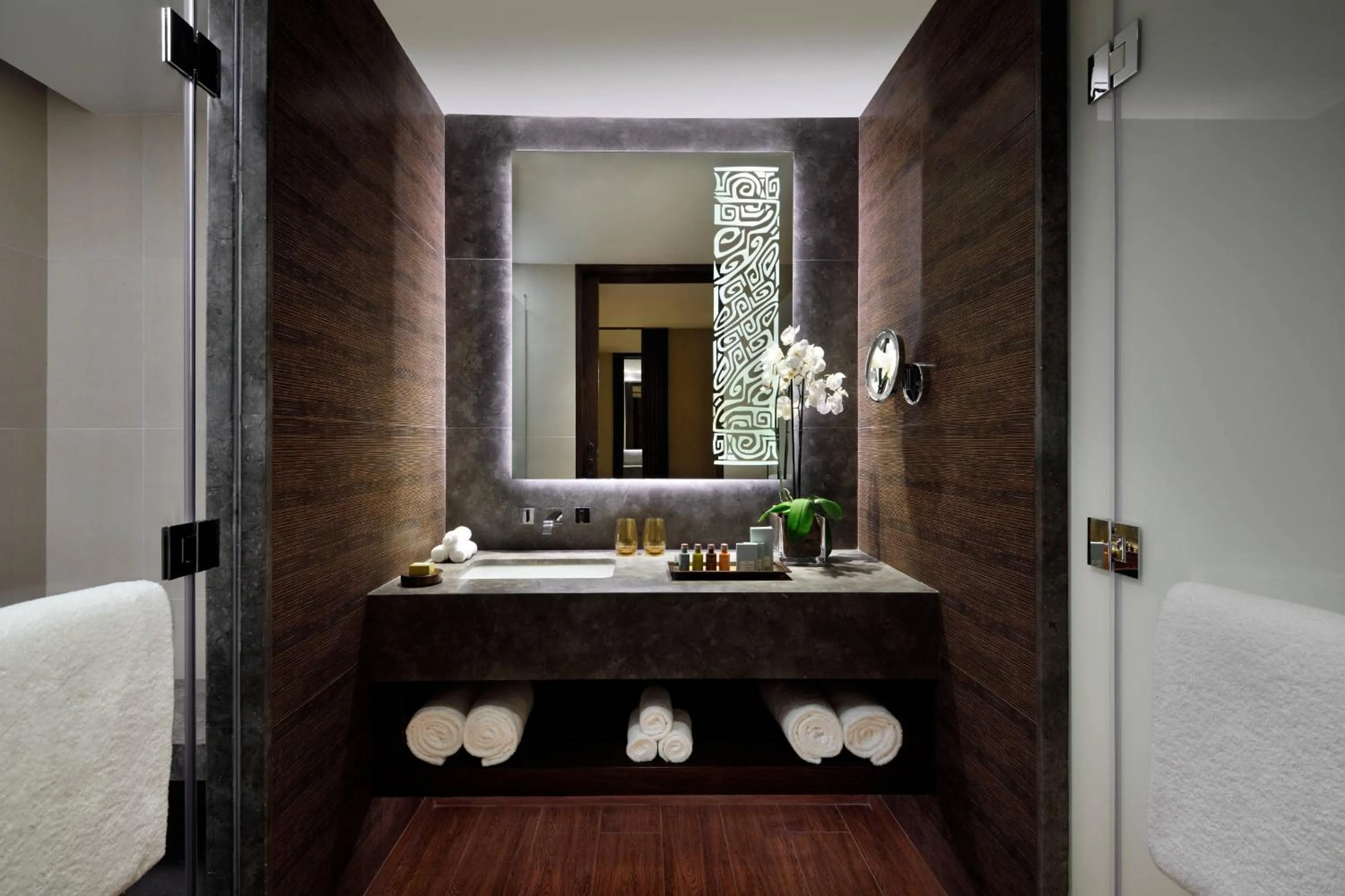 Bathroom in Lapita, Dubai Parks and Resorts, Autograph Collection