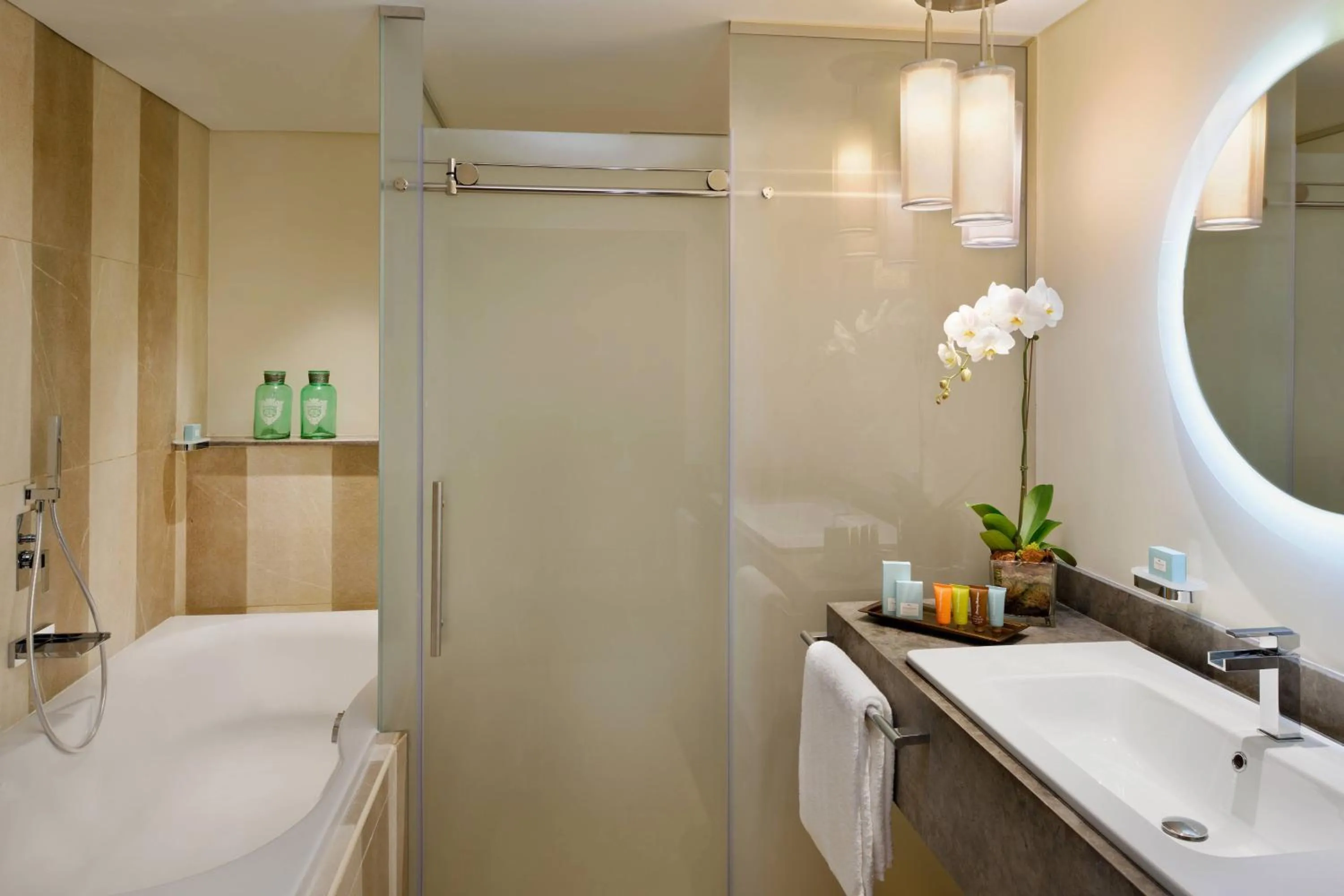 Bathroom in Lapita, Dubai Parks and Resorts, Autograph Collection