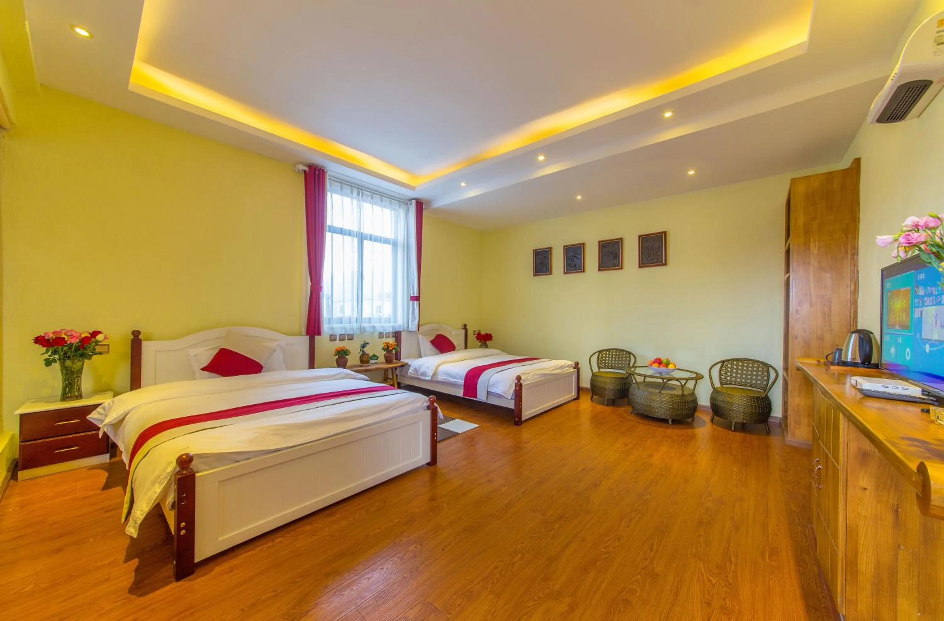 Photo of the whole room, Bed in M Y J Boutique Inn 梦圆居