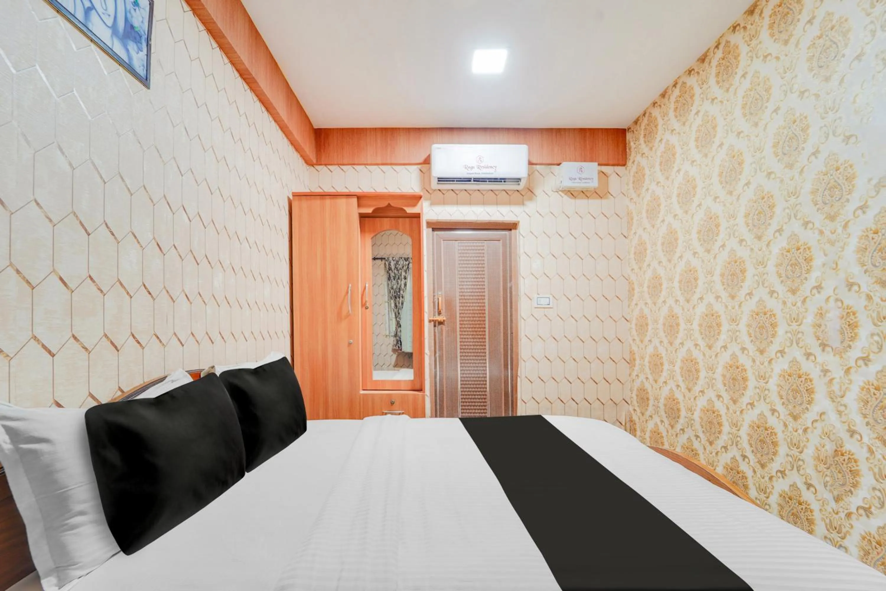 Bedroom, Bed in Super Hotel O Airport Road Coimbatore