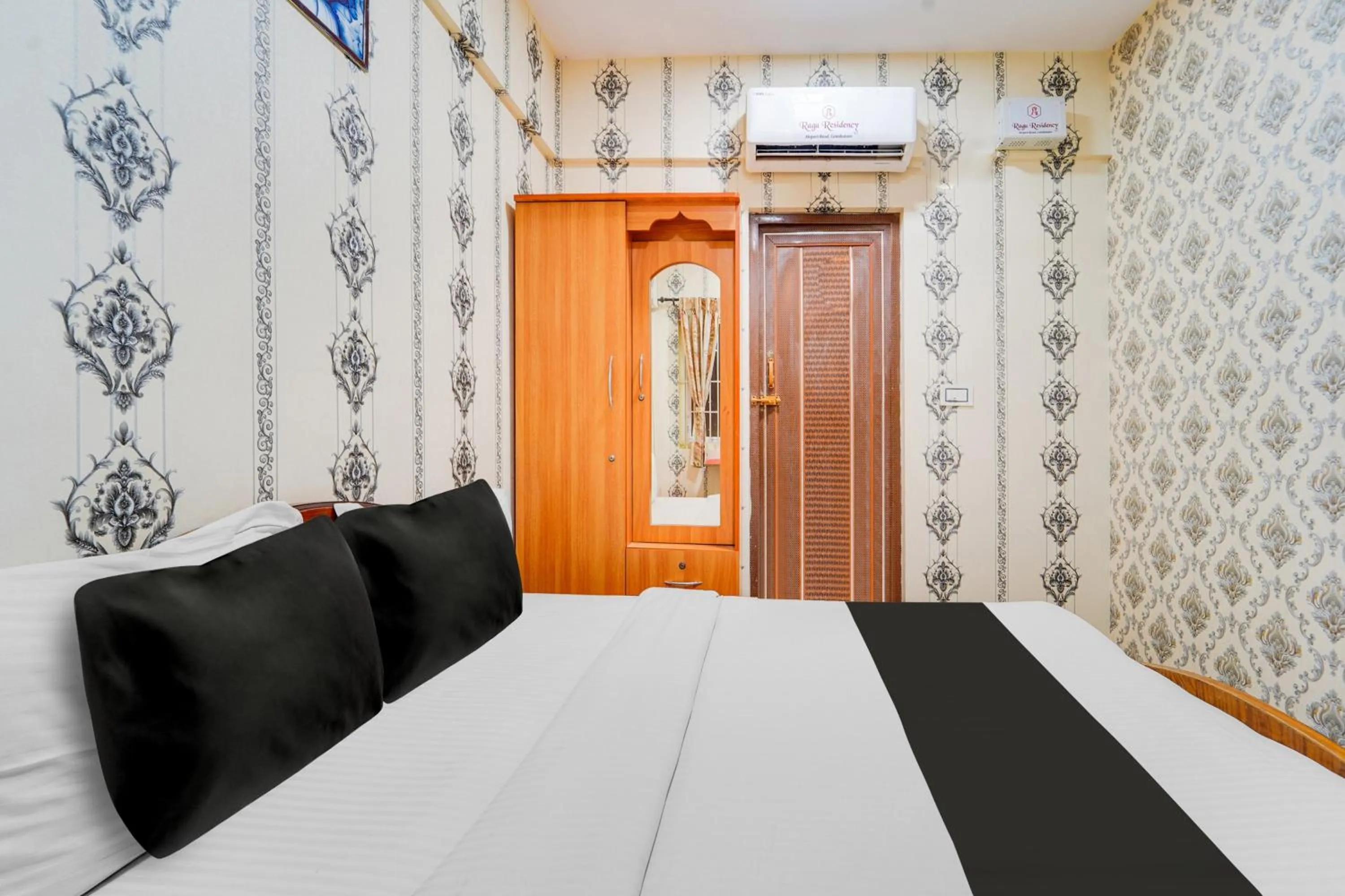 Bedroom, Bed in Super Hotel O Airport Road Coimbatore