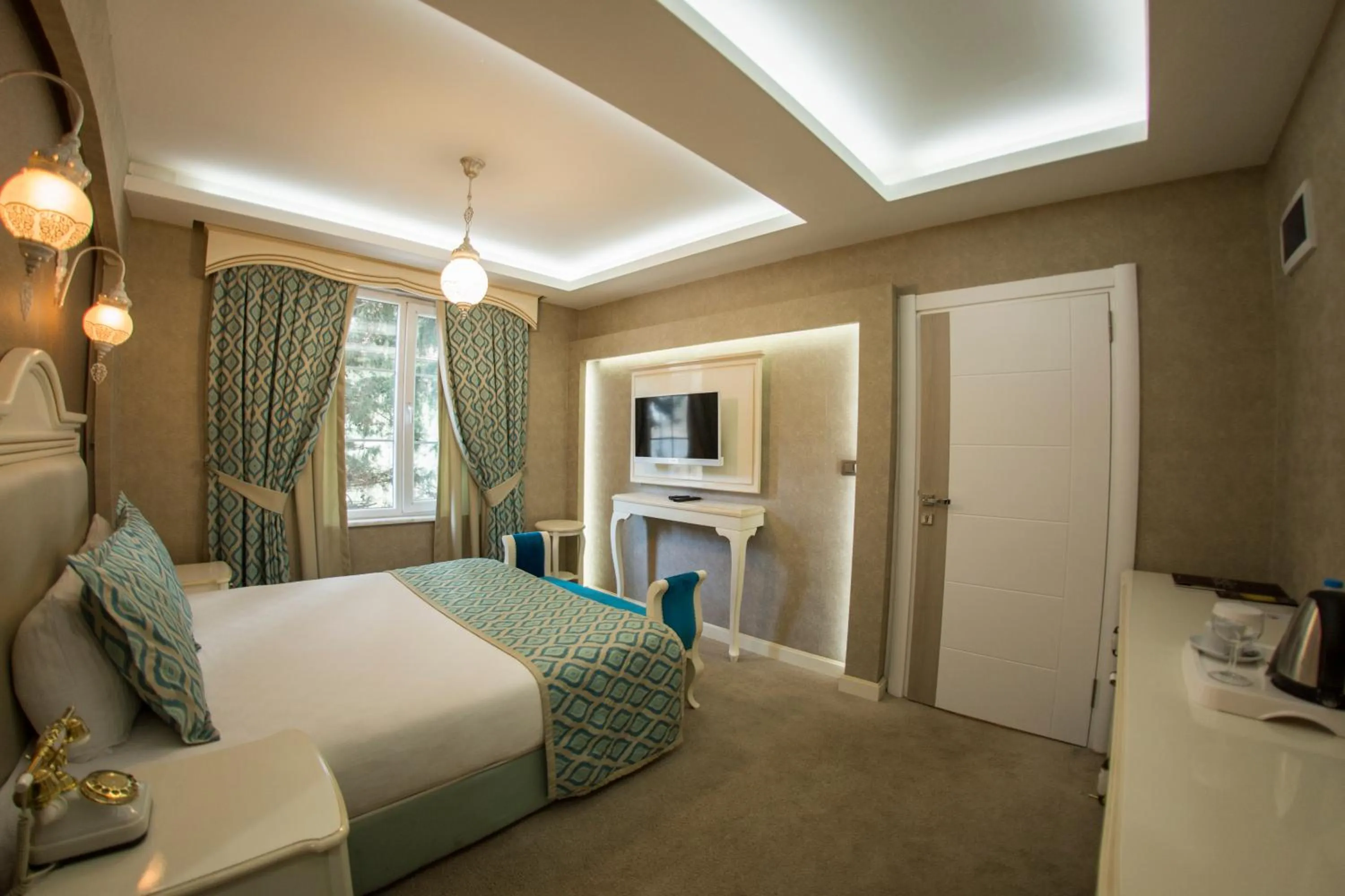 Photo of the whole room, Bed in Hatunca Otel & Restaurant