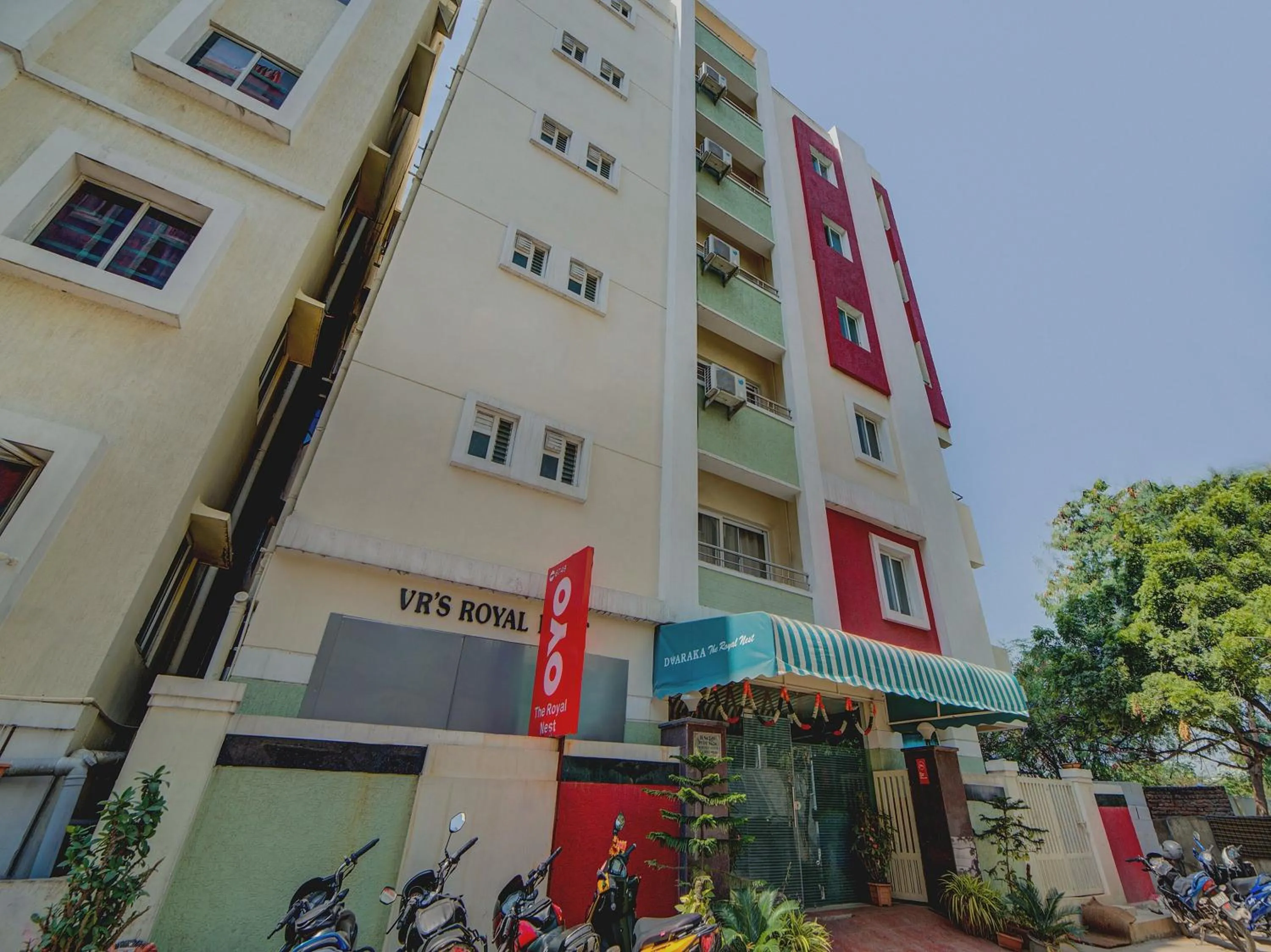 Facade/entrance in Hotel O The Royal Nest Near Shilparamam