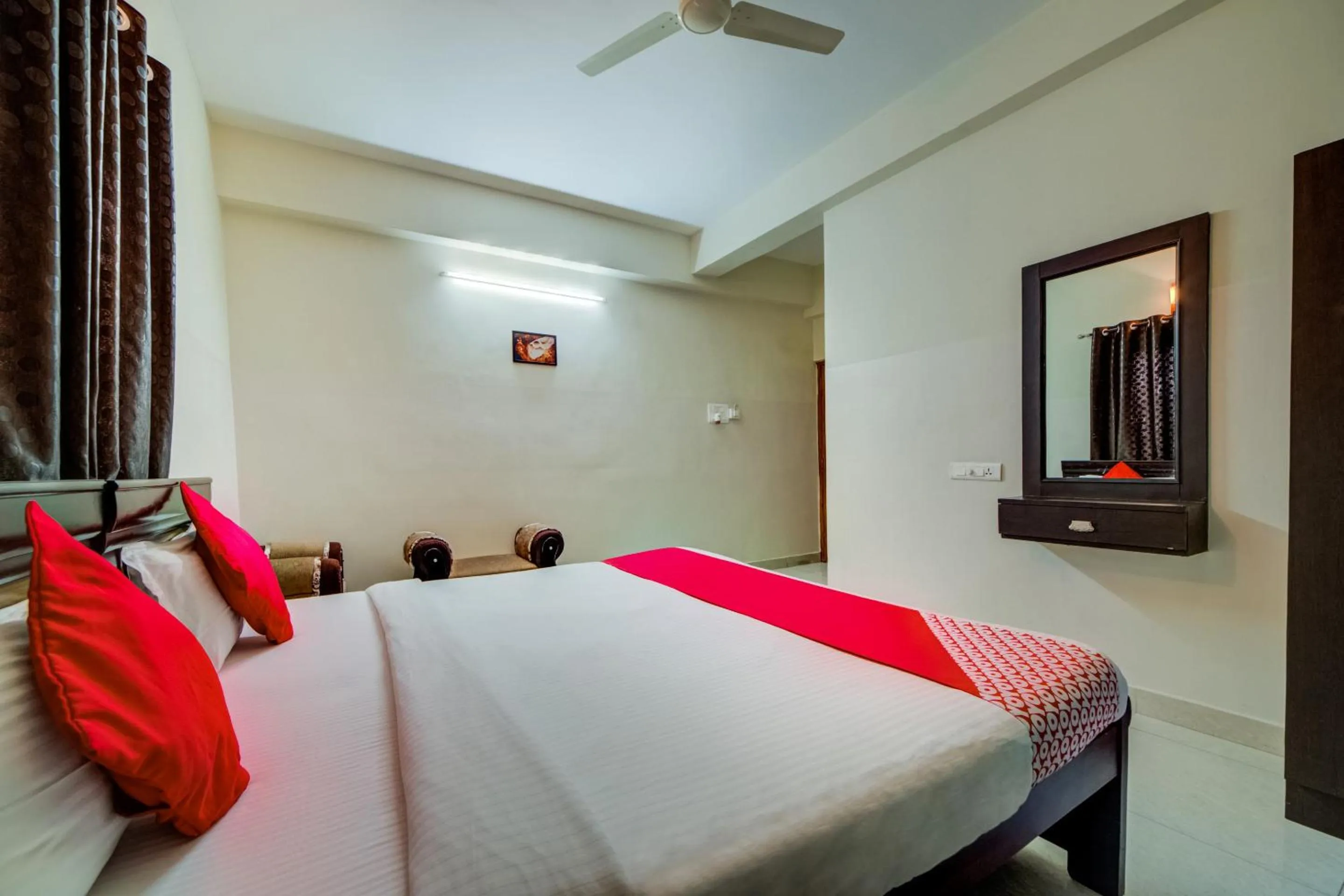 Bedroom, Bed in Hotel O The Royal Nest Near Shilparamam