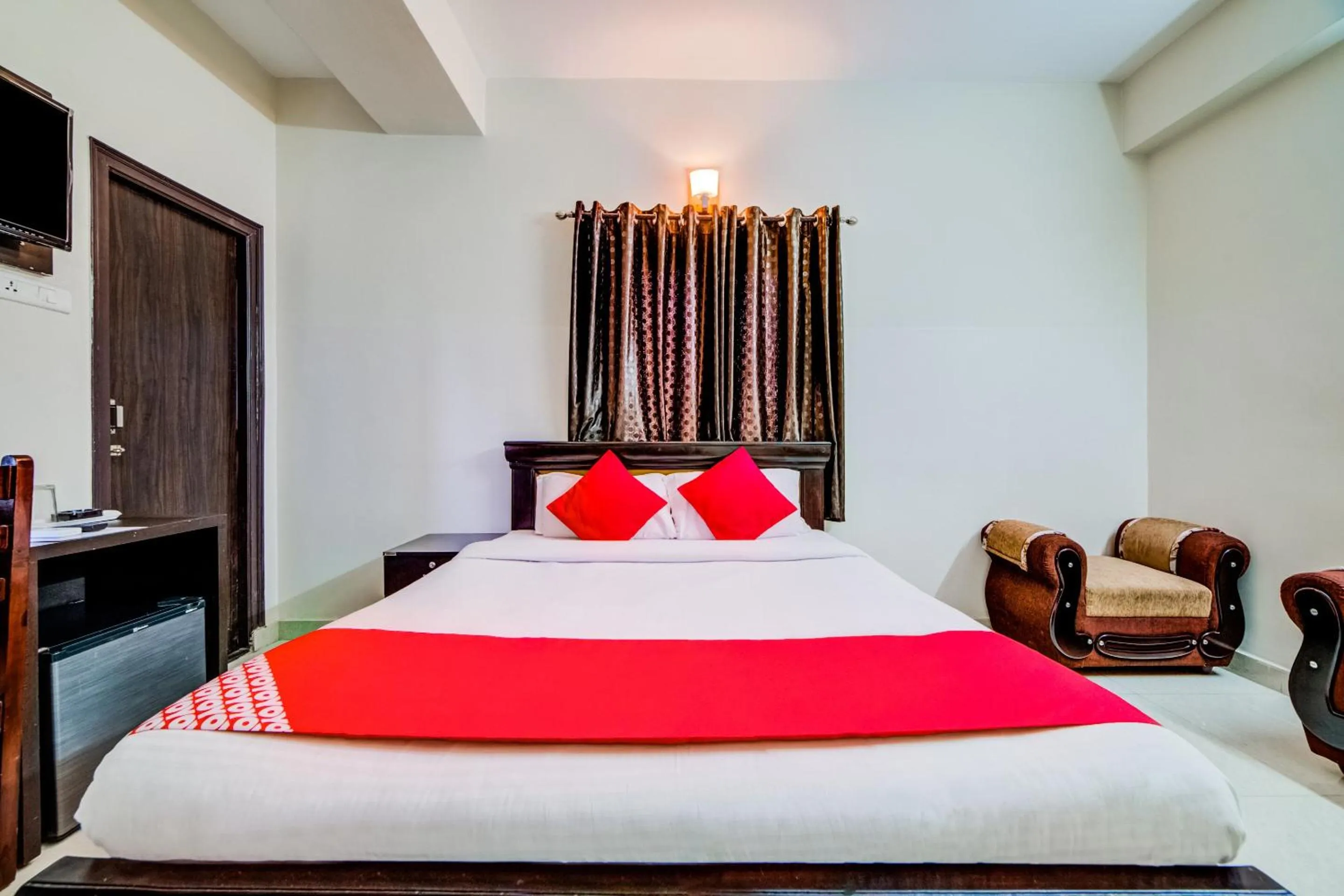 Bedroom, Bed in Hotel O The Royal Nest Near Shilparamam