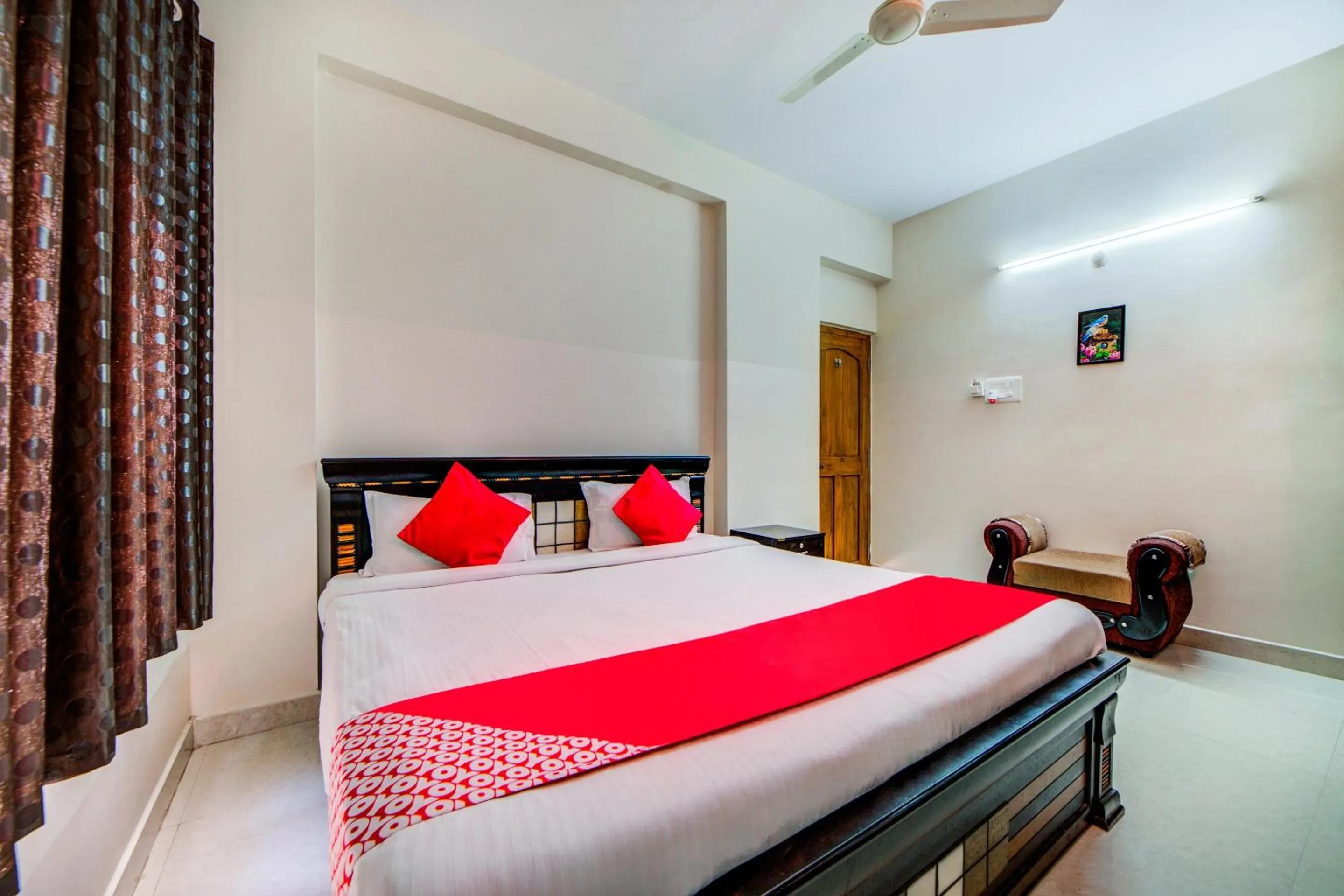 Bedroom, Bed in Hotel O The Royal Nest Near Shilparamam