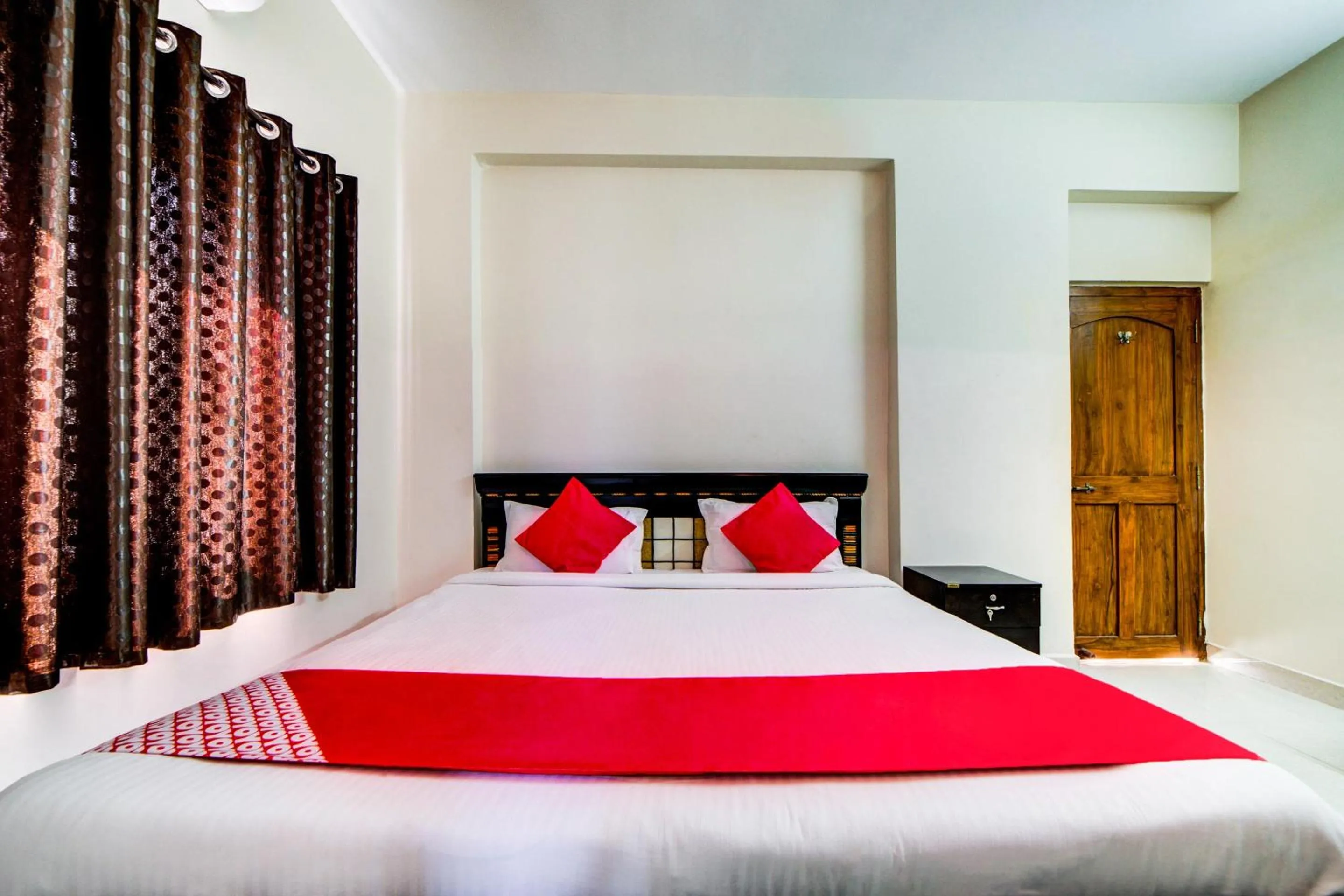 Bedroom, Bed in Hotel O The Royal Nest Near Shilparamam