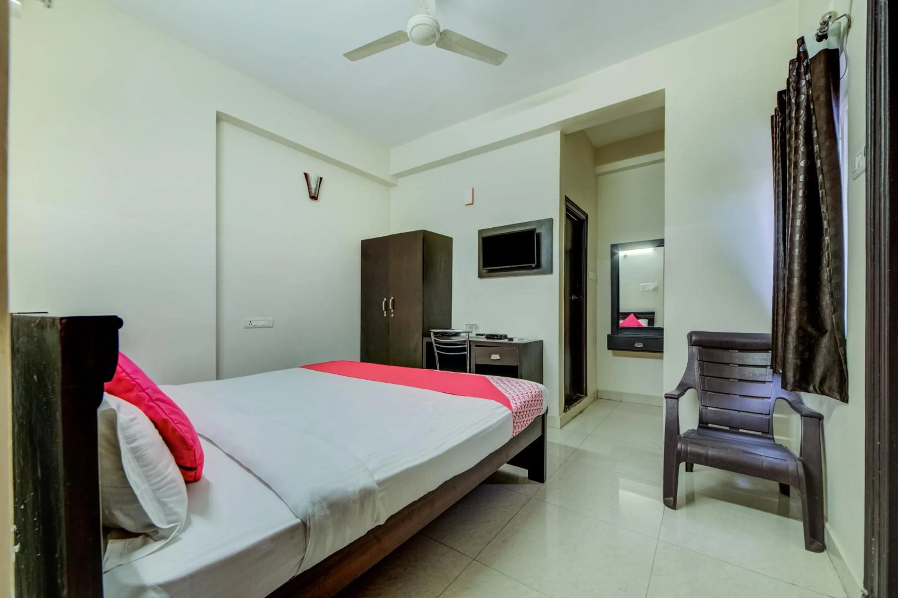 Bedroom, Bed in Hotel O The Royal Nest Near Shilparamam