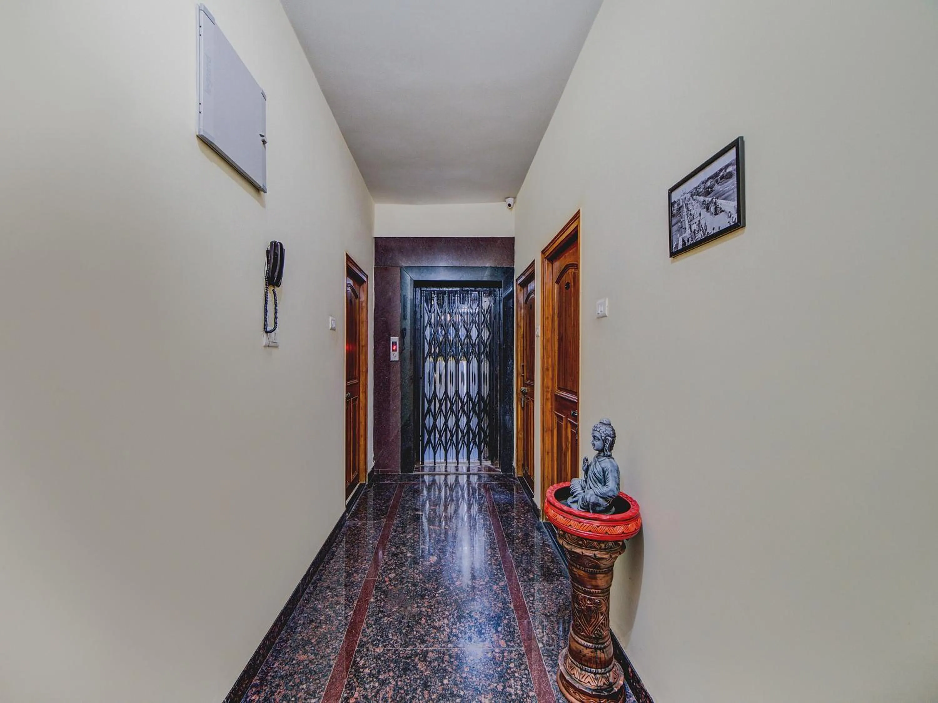 Lobby or reception in Hotel O The Royal Nest Near Shilparamam