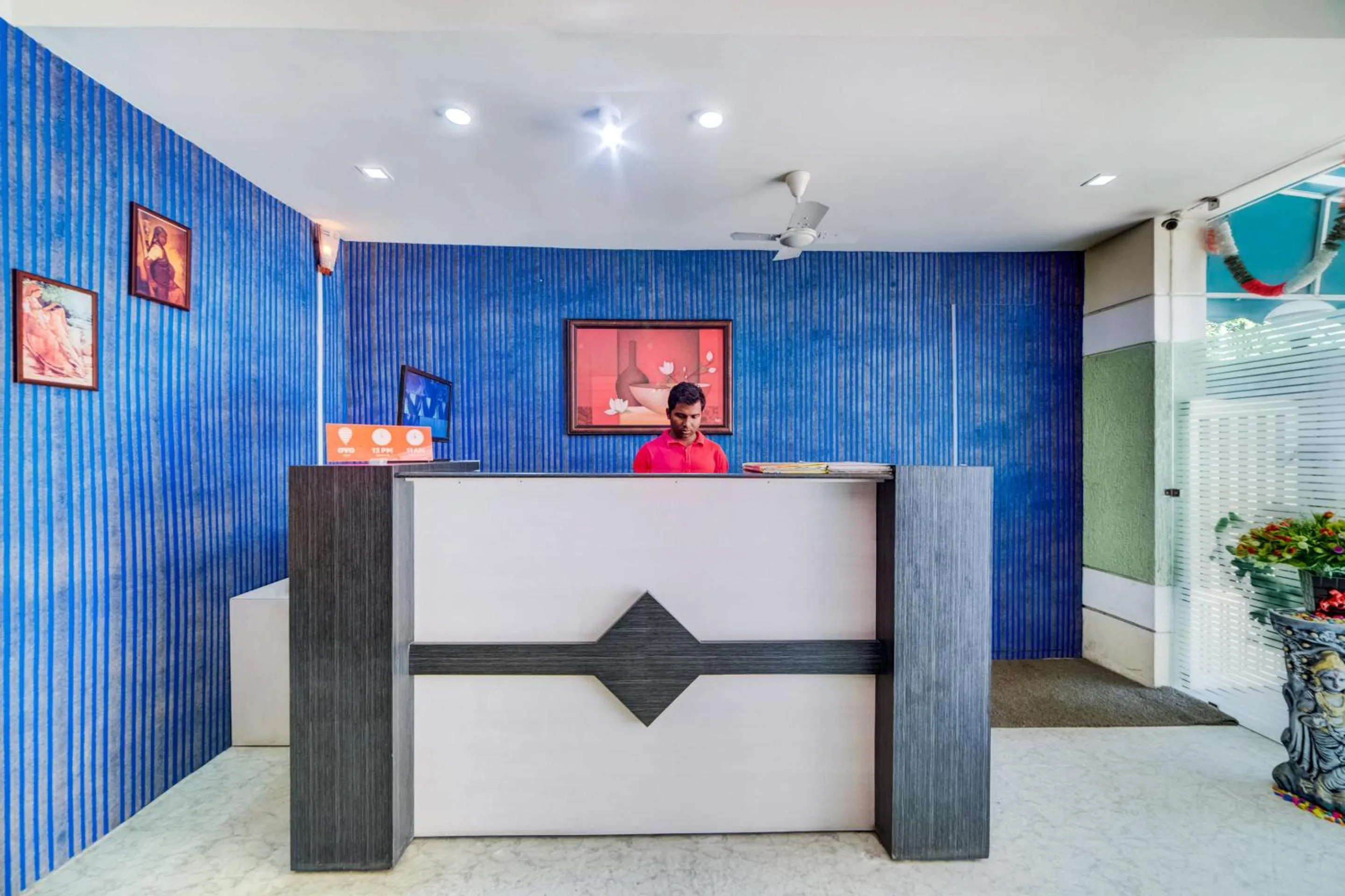 Lobby or reception in Hotel O The Royal Nest Near Shilparamam