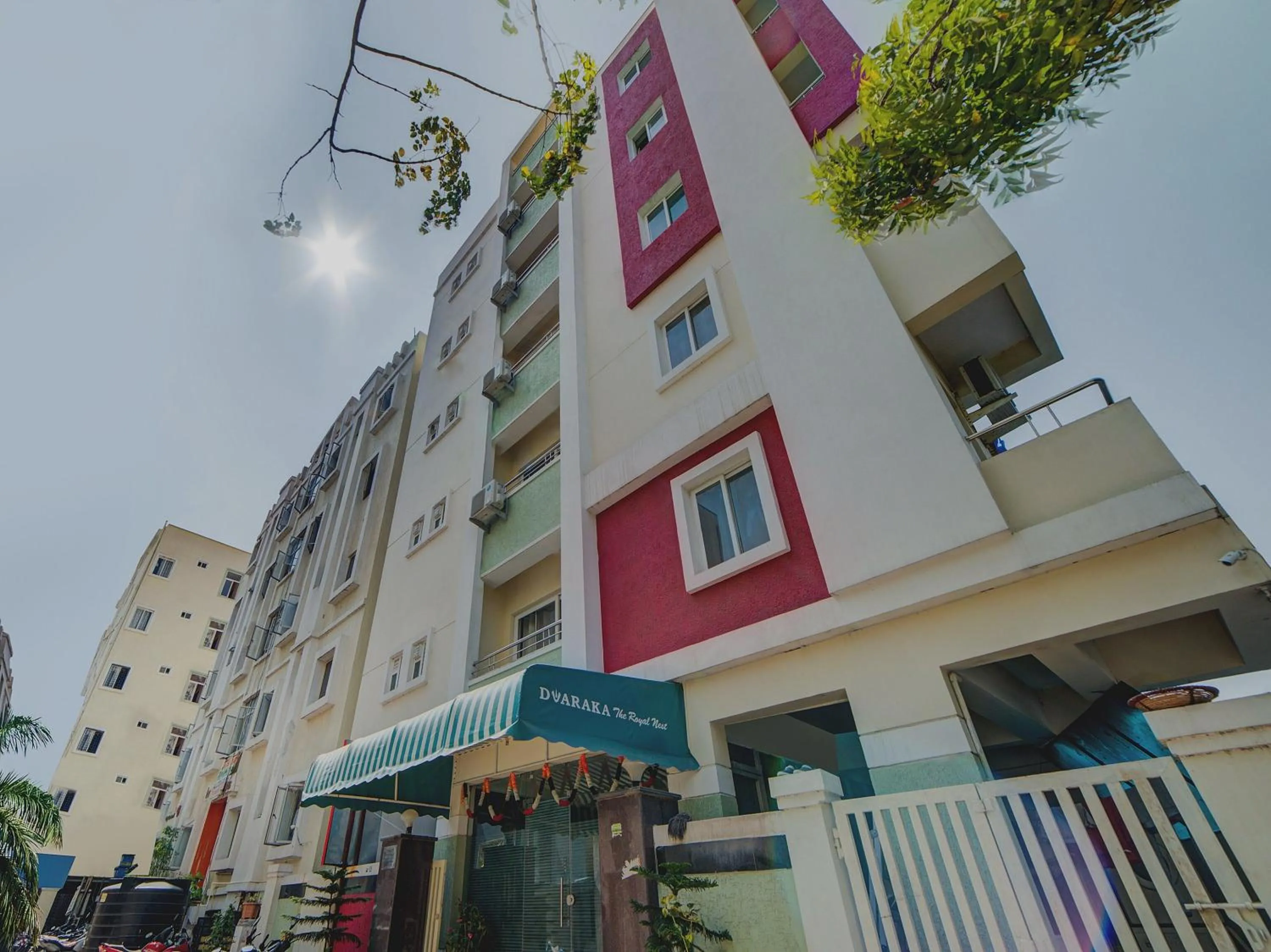 Facade/entrance in Hotel O The Royal Nest Near Shilparamam