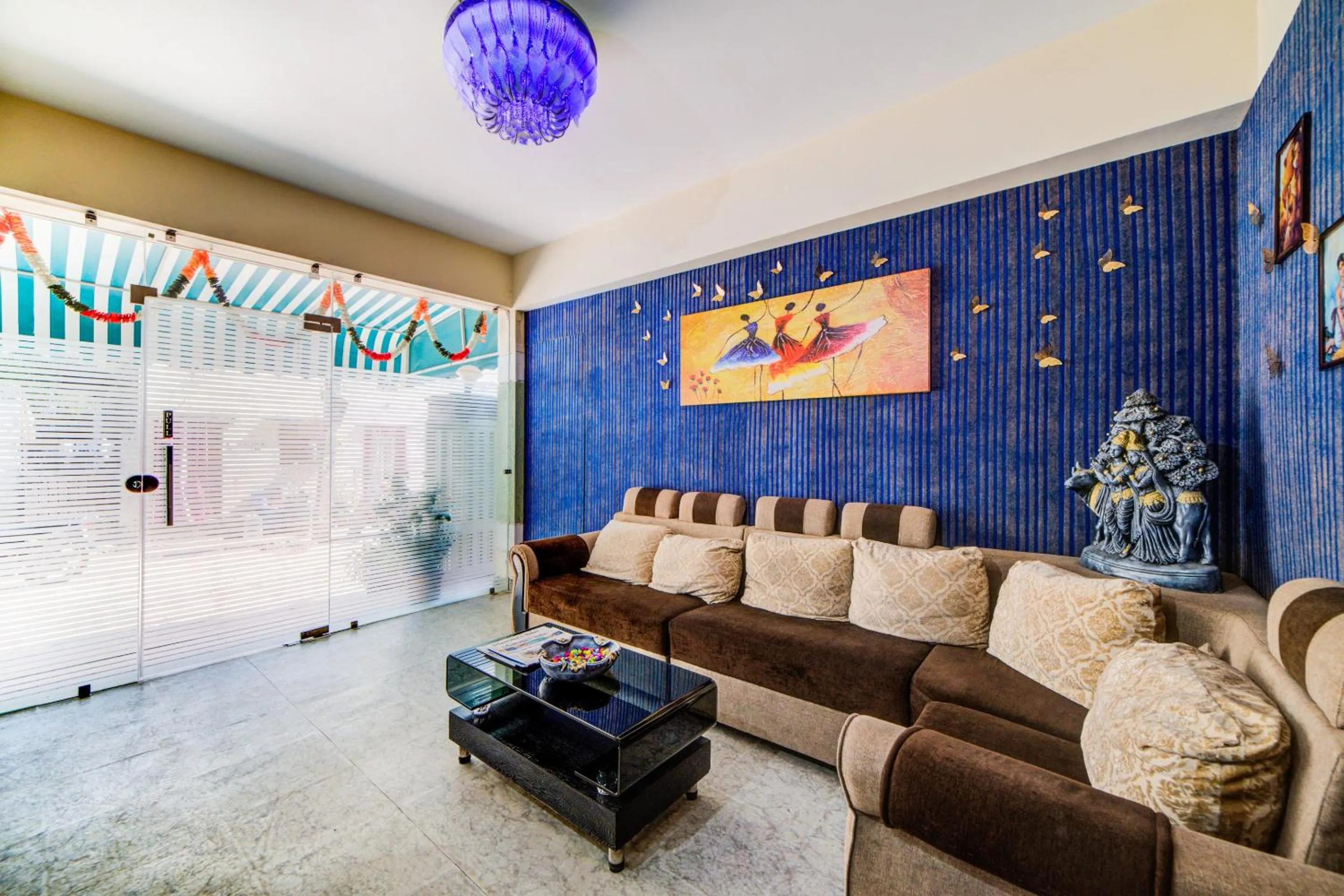 Living room in Hotel O The Royal Nest Near Shilparamam