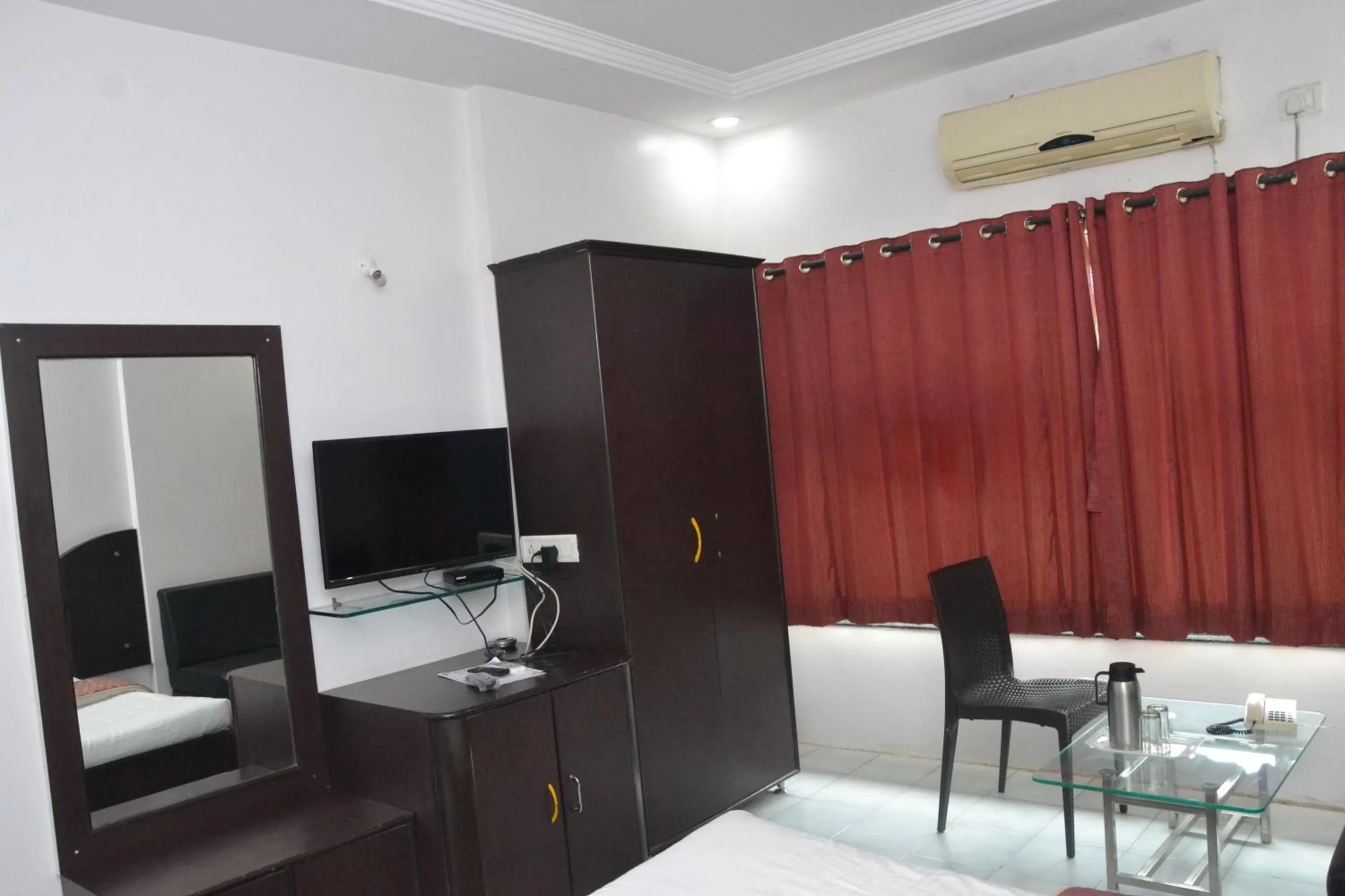 Photo of the whole room in Hotel Raj