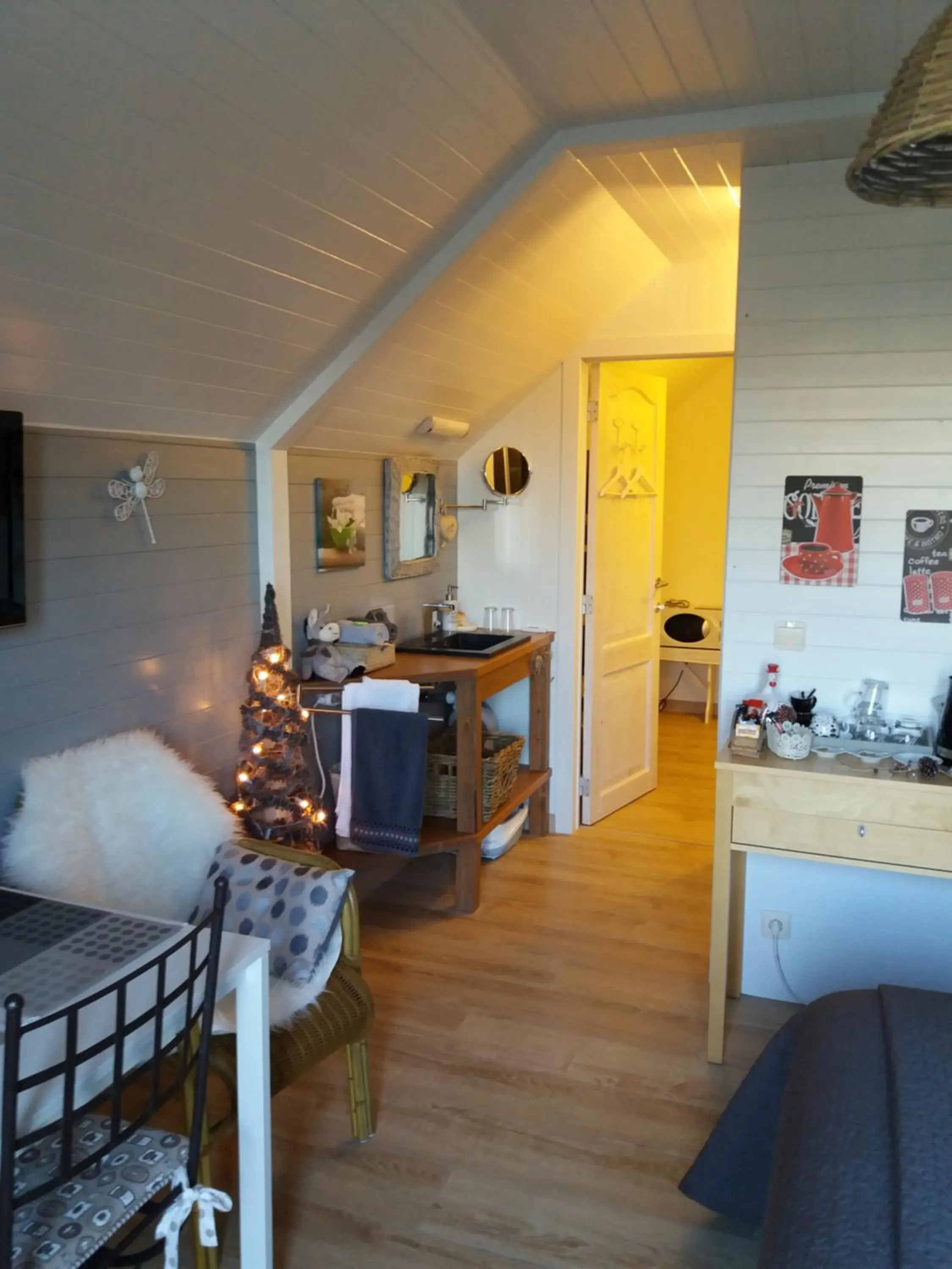 Photo of the whole room in Entre monts et collines B&B et spa en option