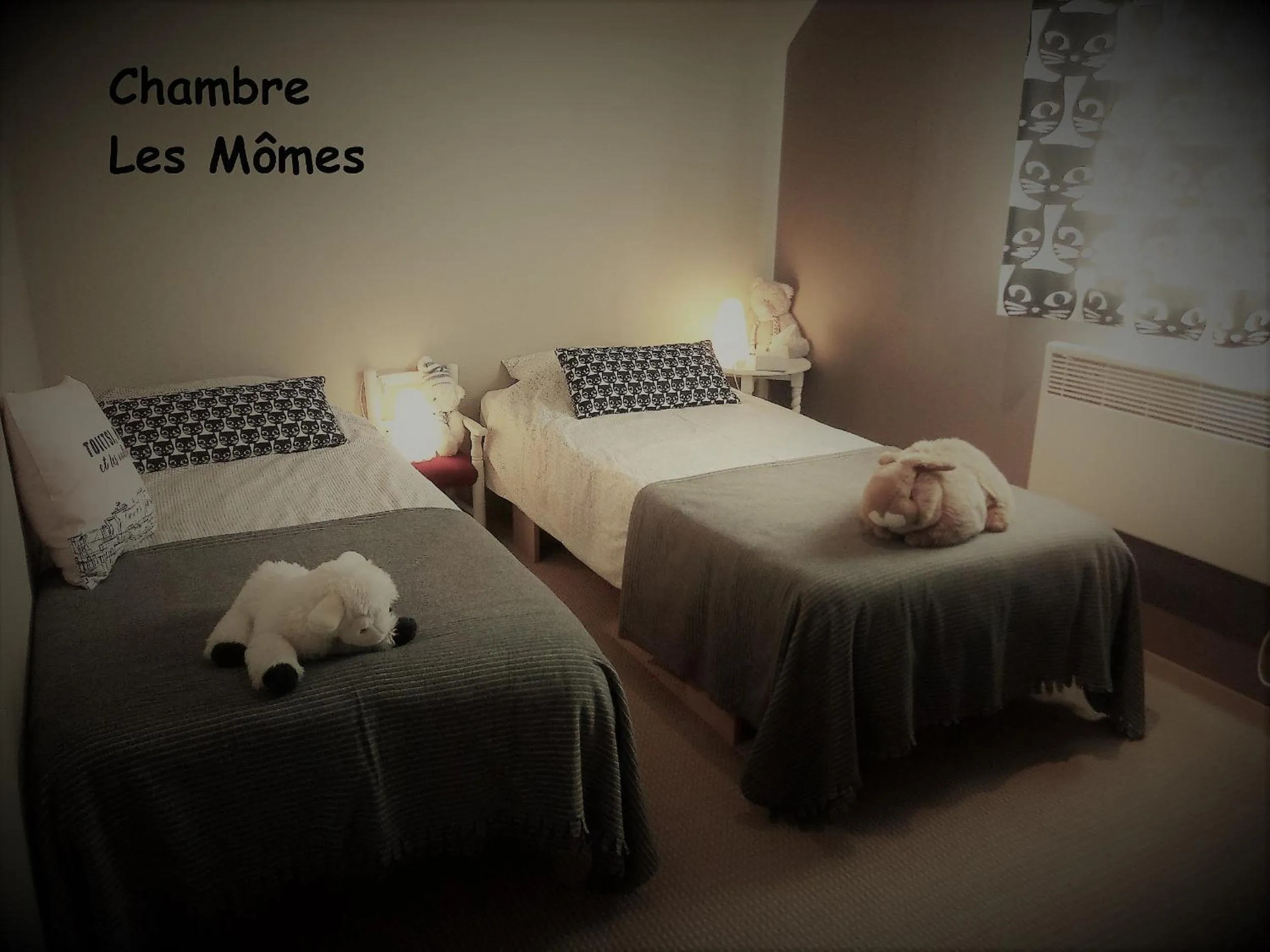 Bed in Entre monts et collines B&B et spa en option