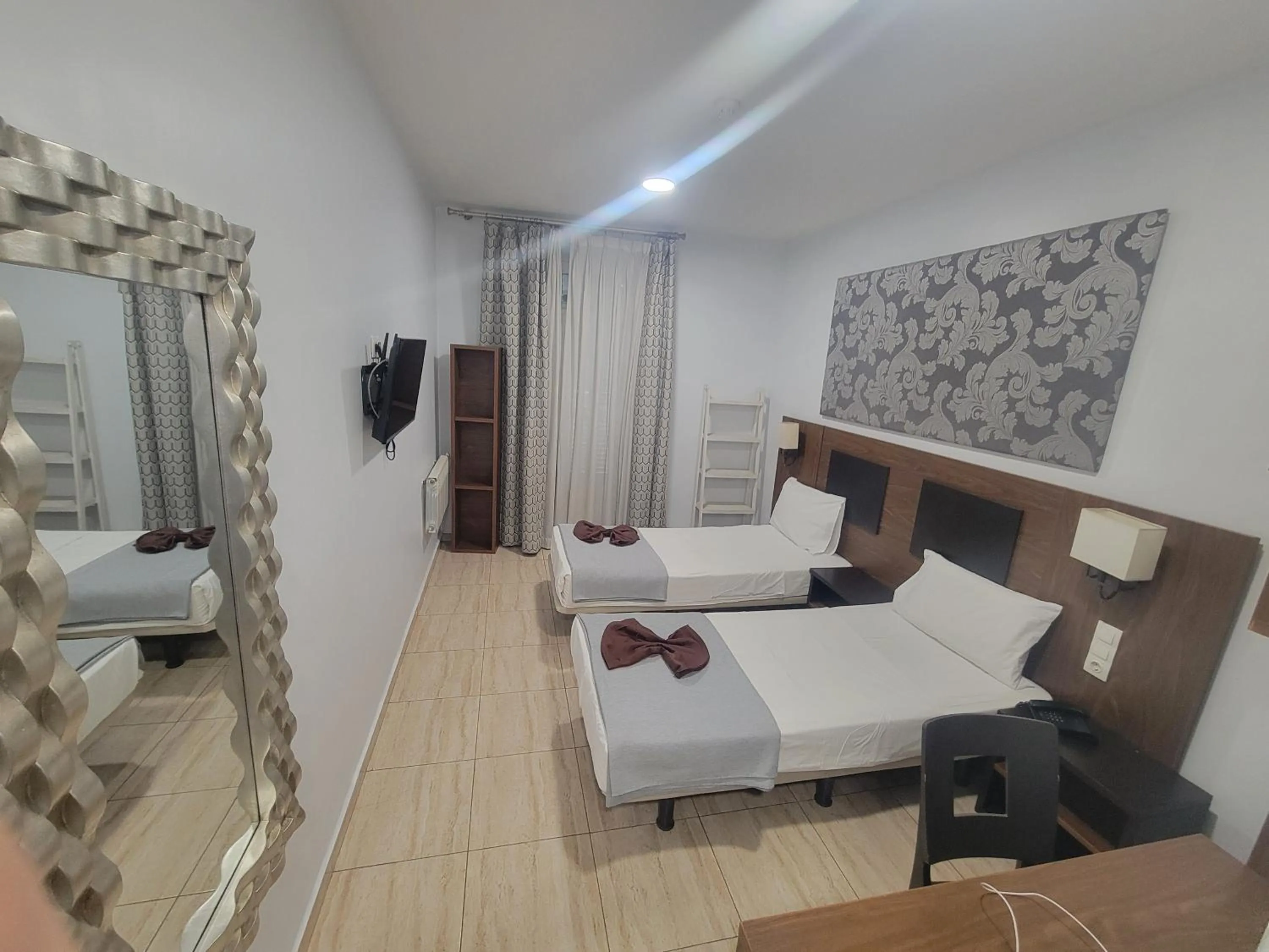 Bedroom, Bed in City Hotel Alger