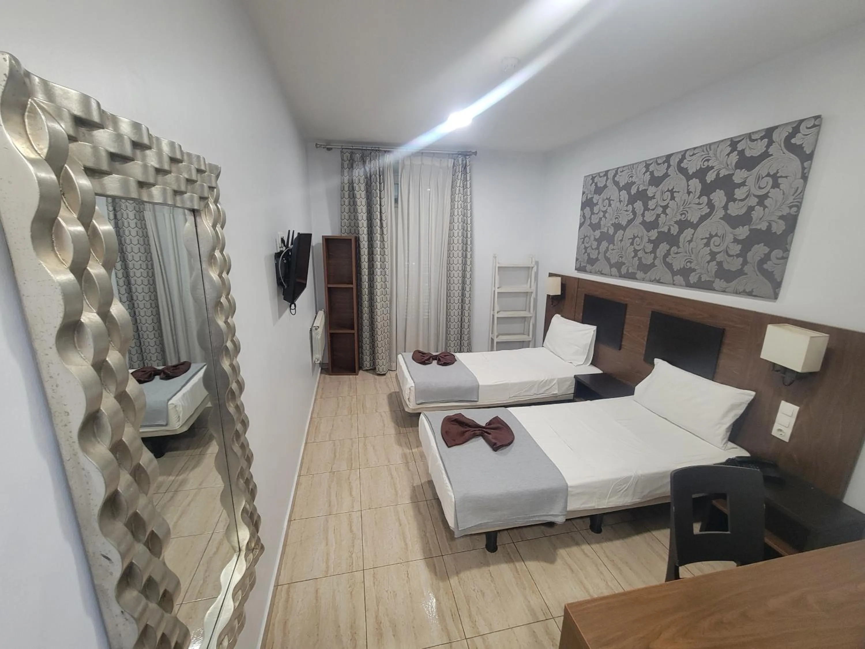 Bedroom, Bed in City Hotel Alger