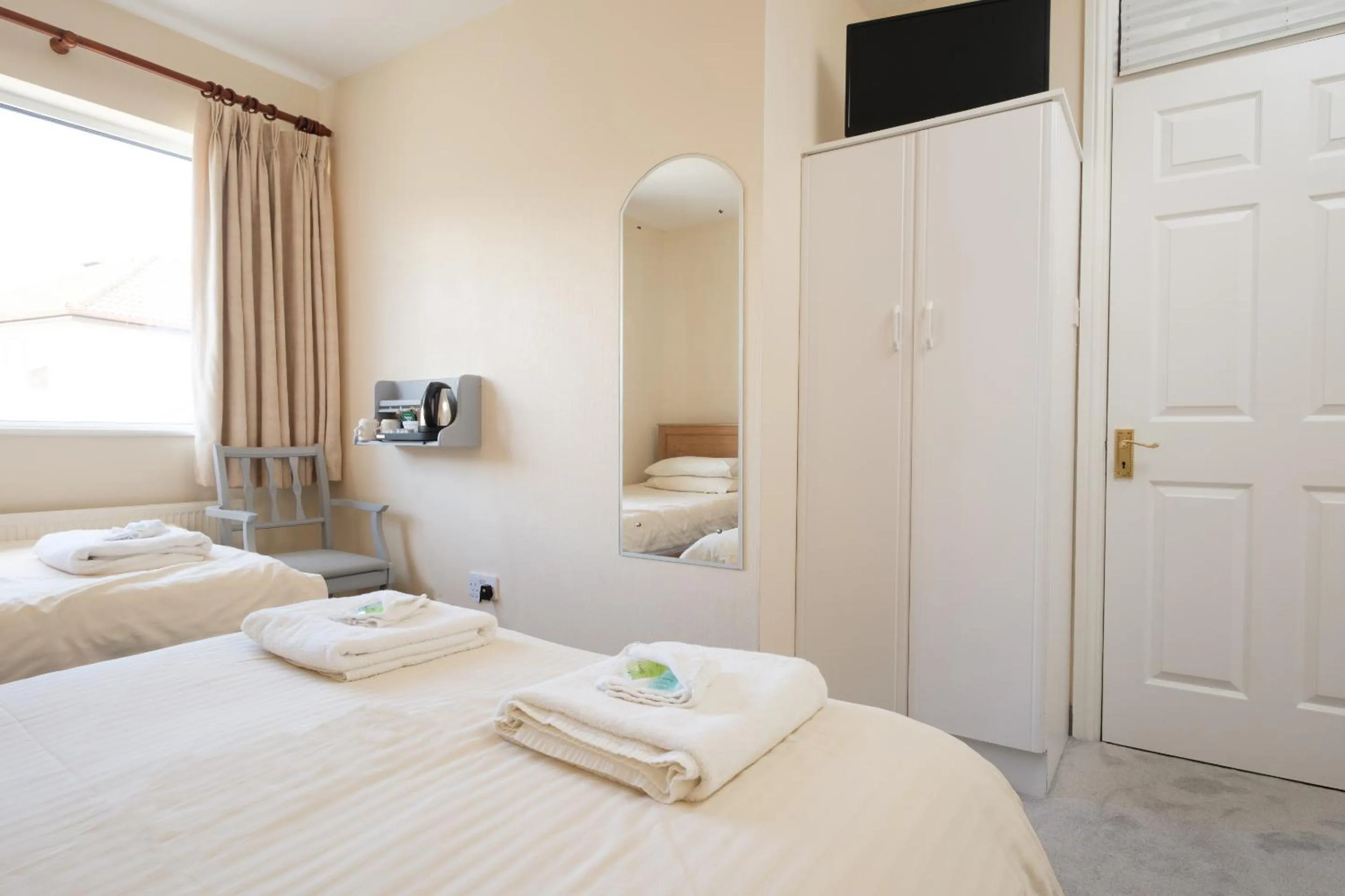 Bedroom, Bed in Four Seasons B&B