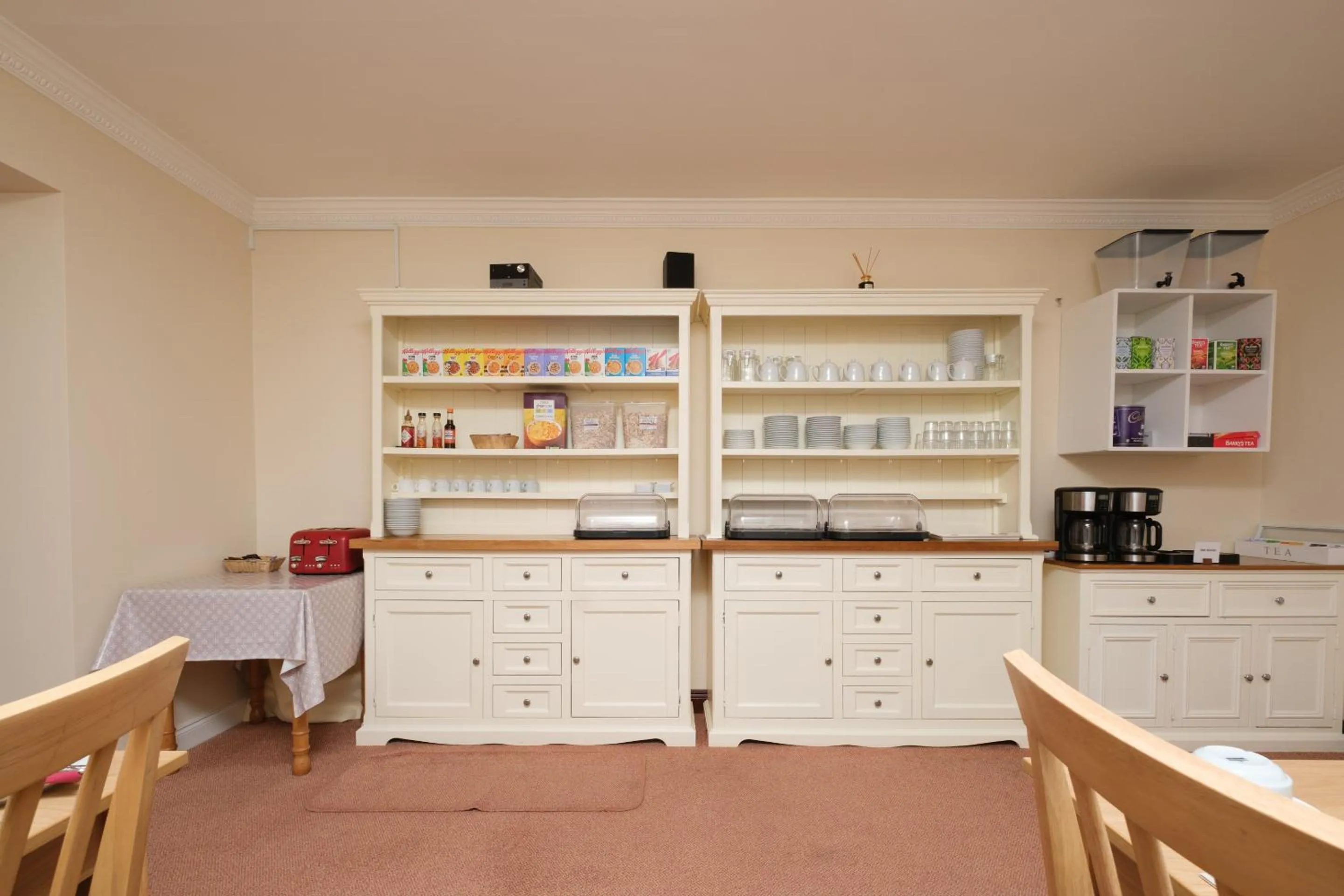 Dining area in Four Seasons B&B