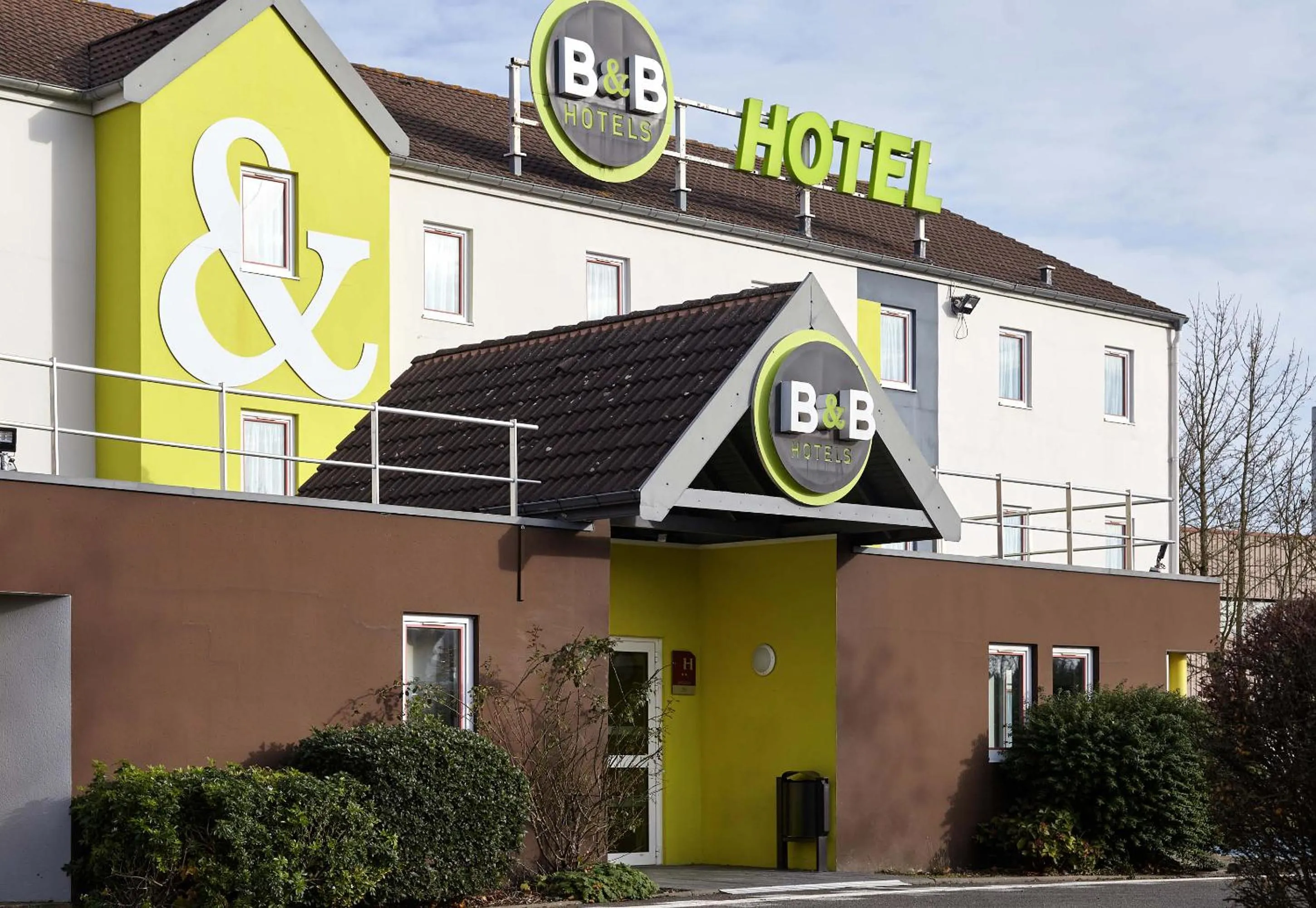 Property building in B&B HOTEL Maurepas