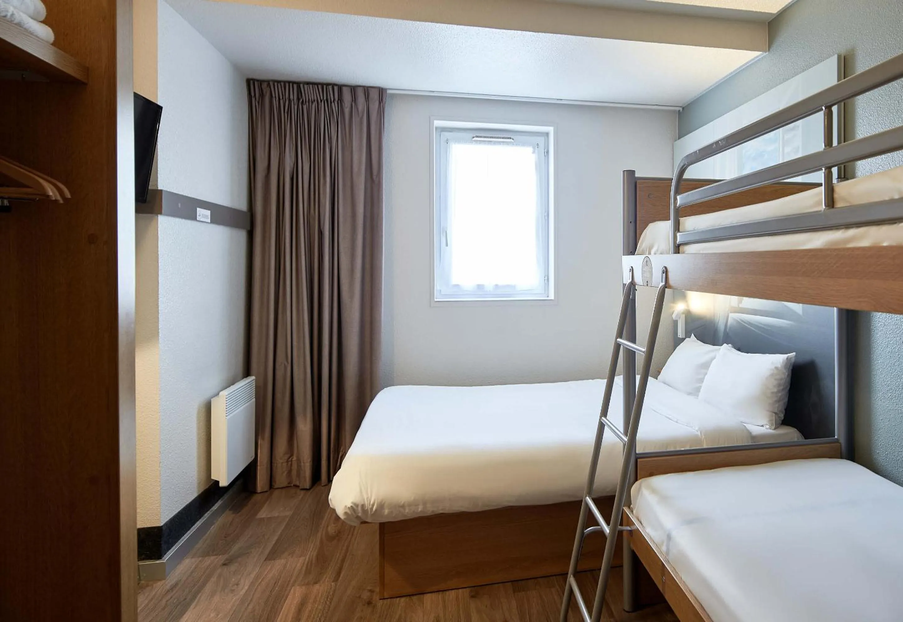 Bedroom, Bed in B&B HOTEL Maurepas