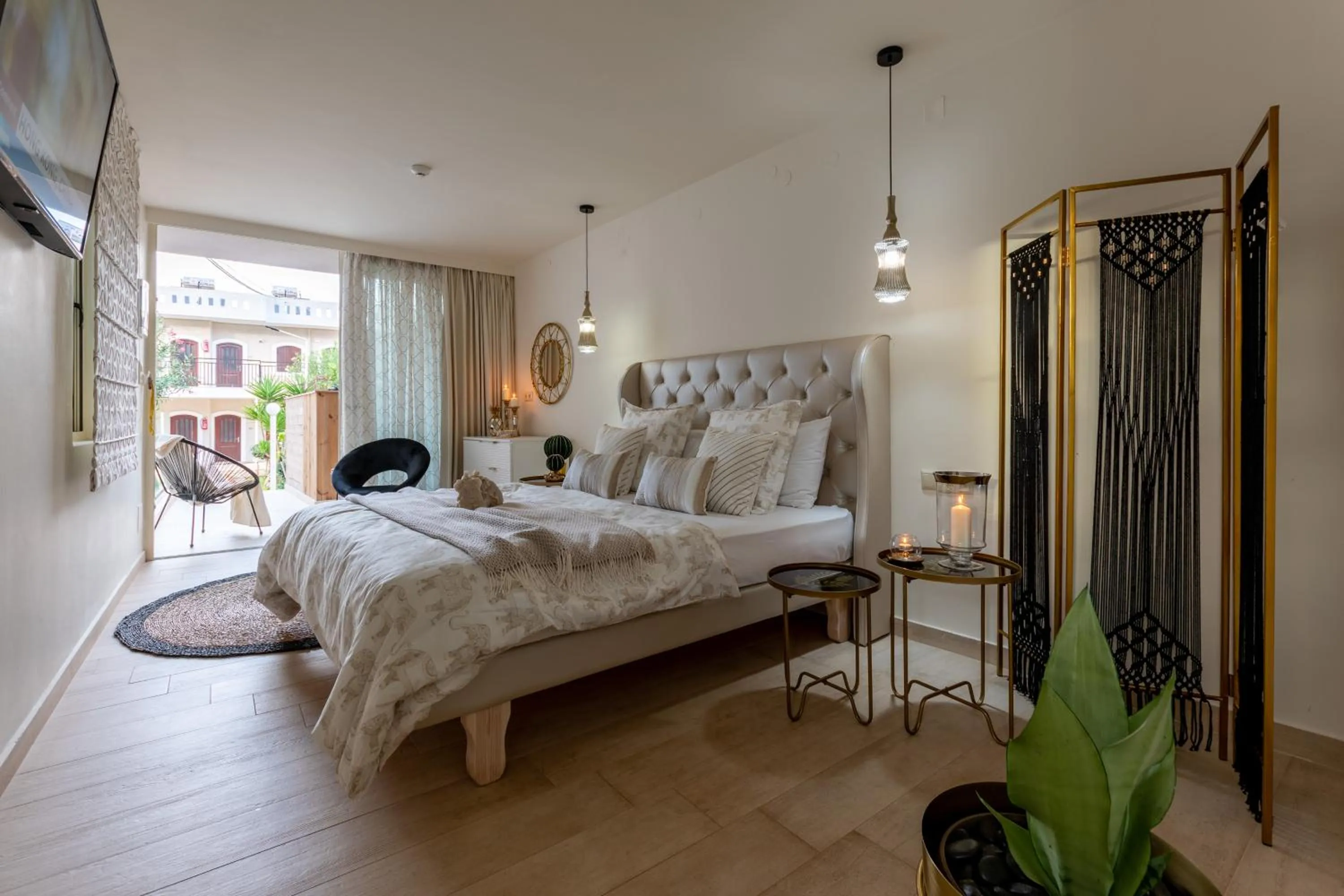 Photo of the whole room, Bed in Stelios Gardens