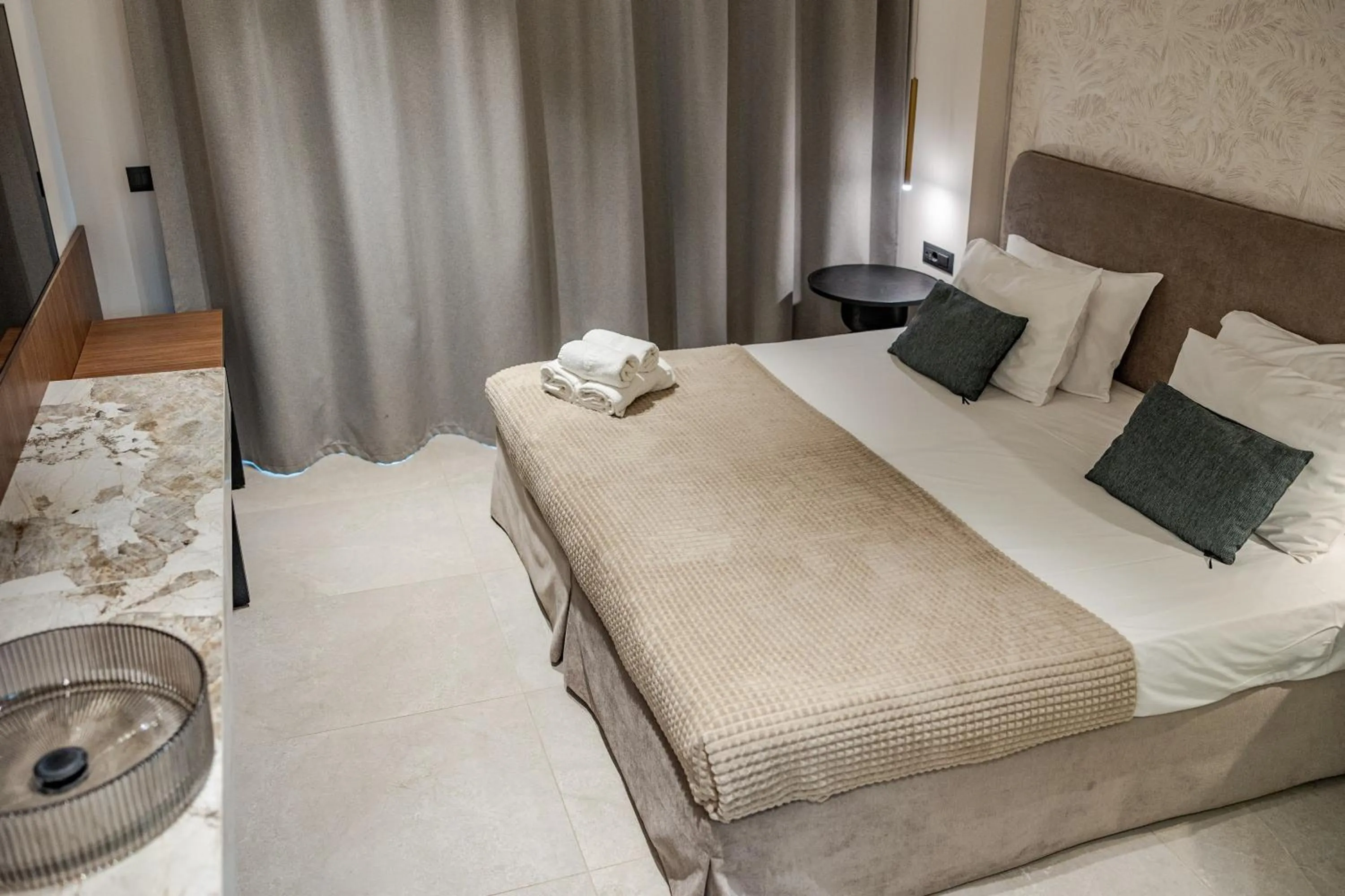 Bed in Stelios Gardens