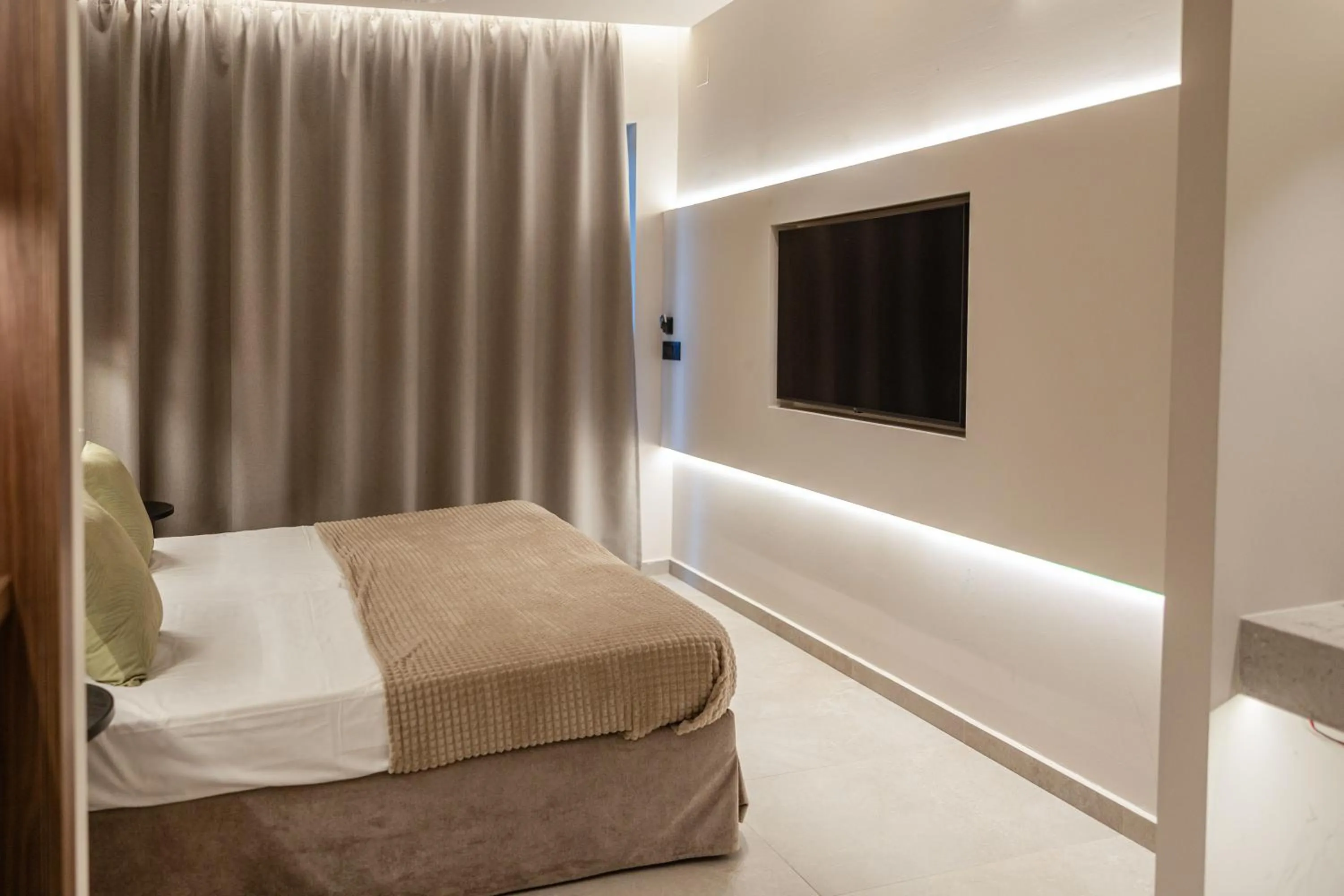 Bed in Stelios Gardens