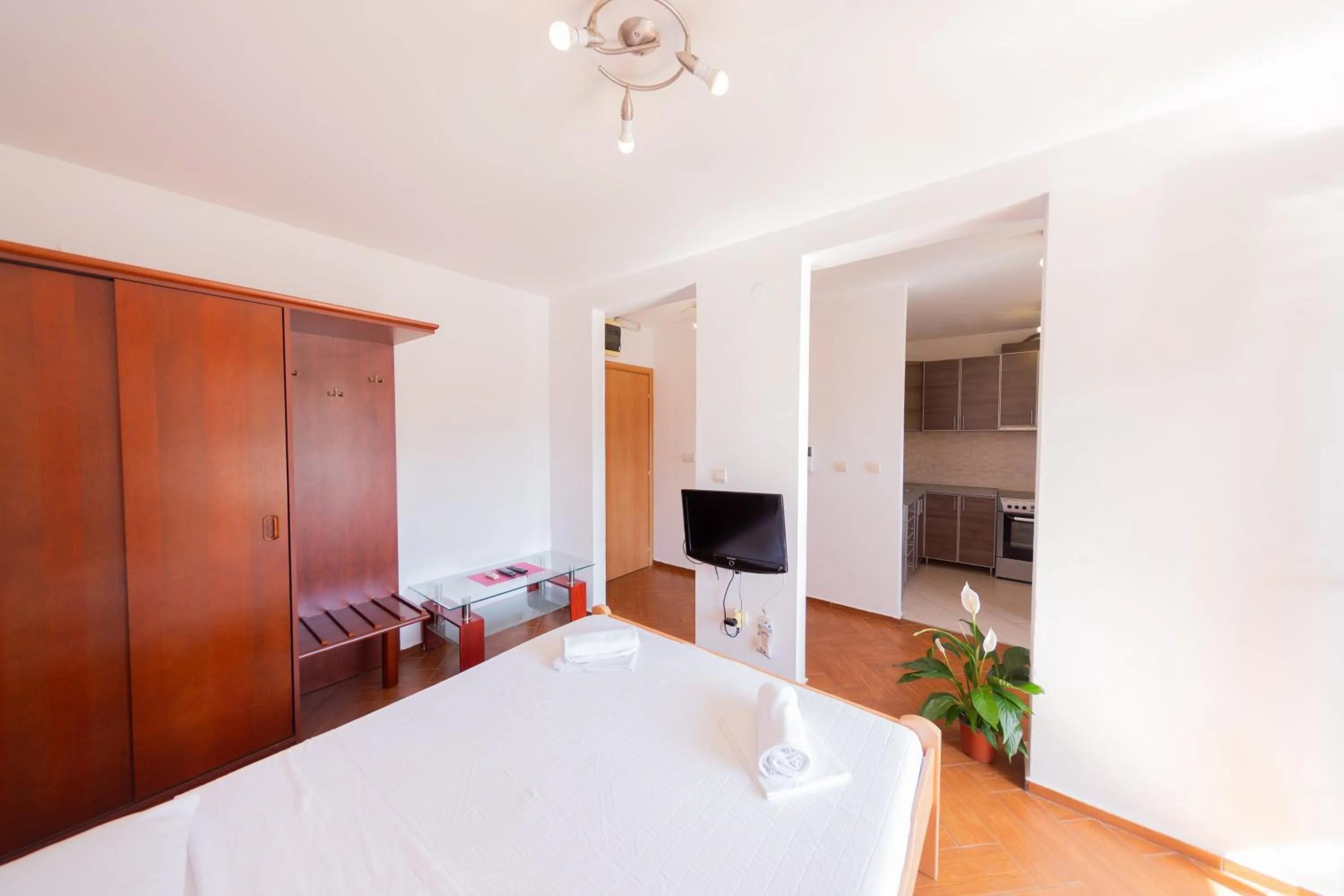 kitchen, Bed in SMS Apartments