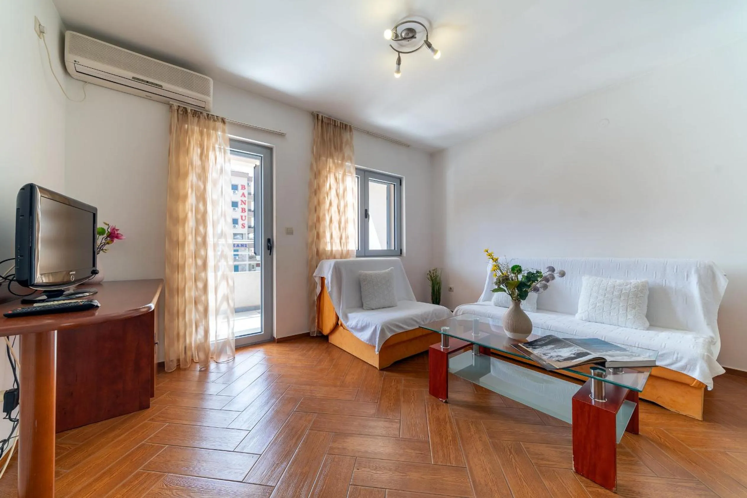 Communal lounge/ TV room in SMS Apartments